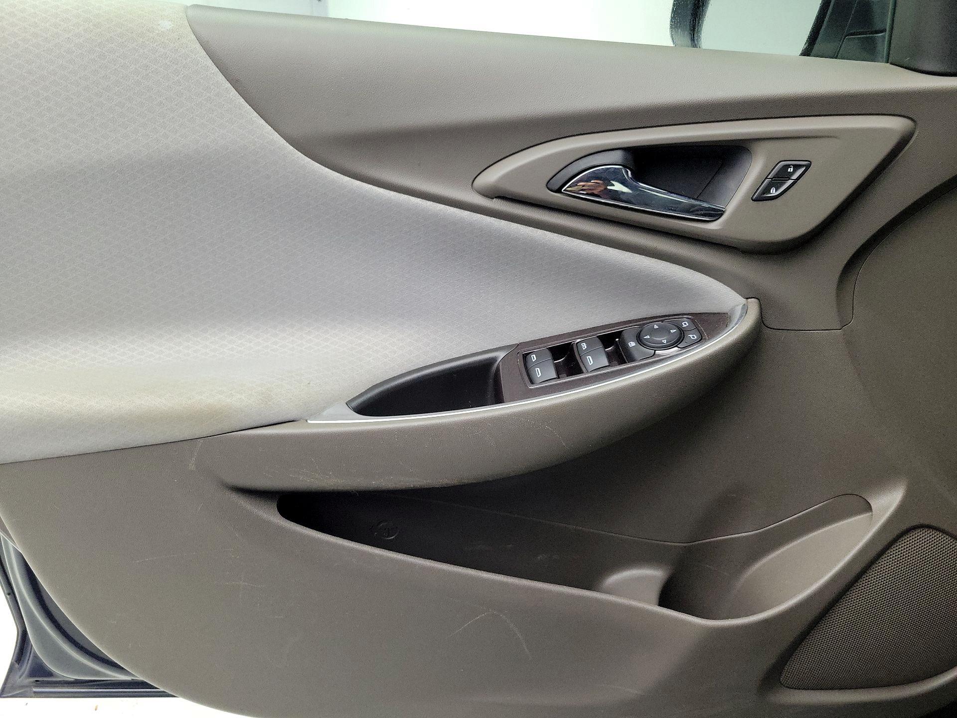 Thumbnail: 2020 Chevrolet Malibu - 12