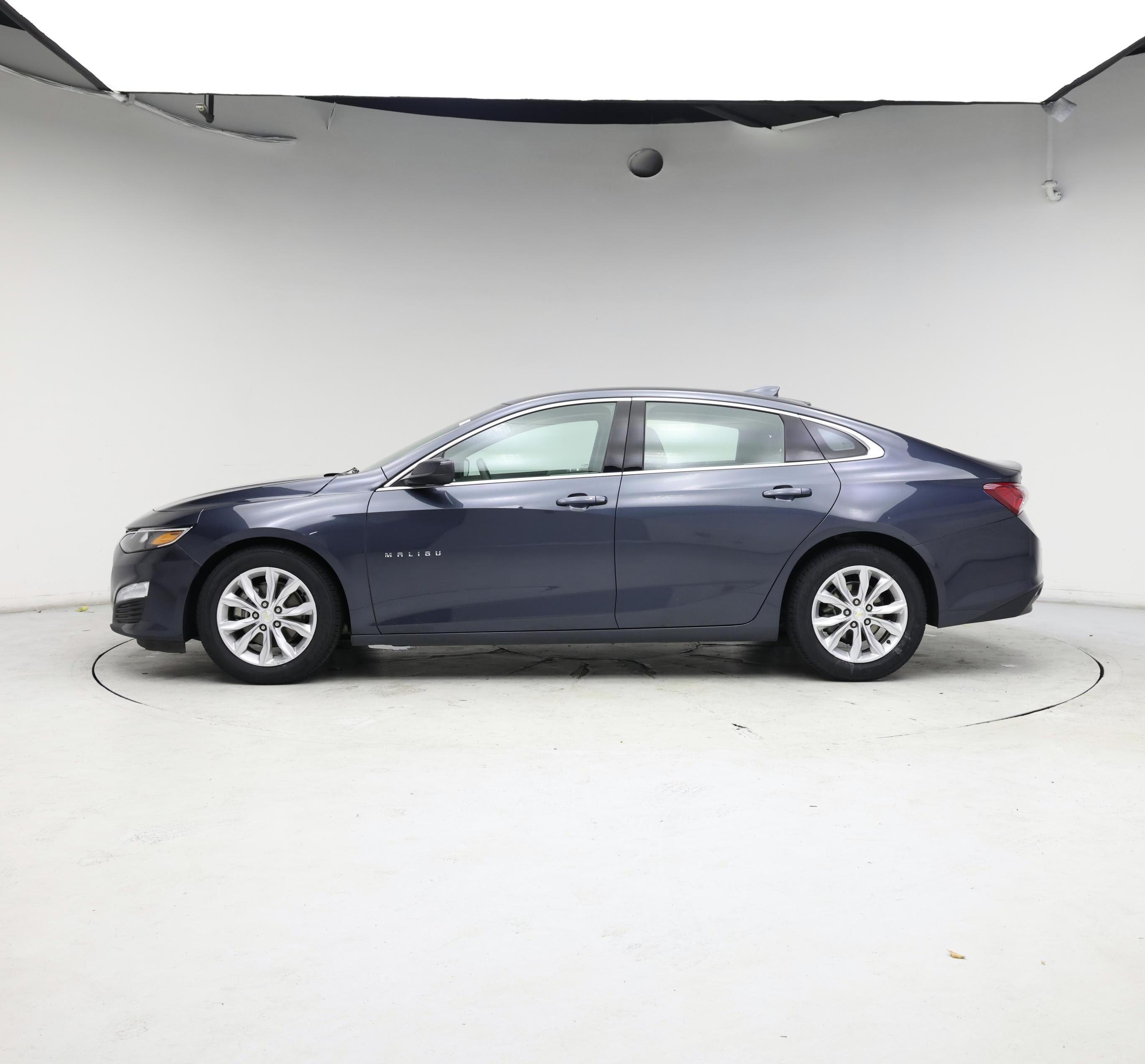 Thumbnail: 2020 Chevrolet Malibu - 3