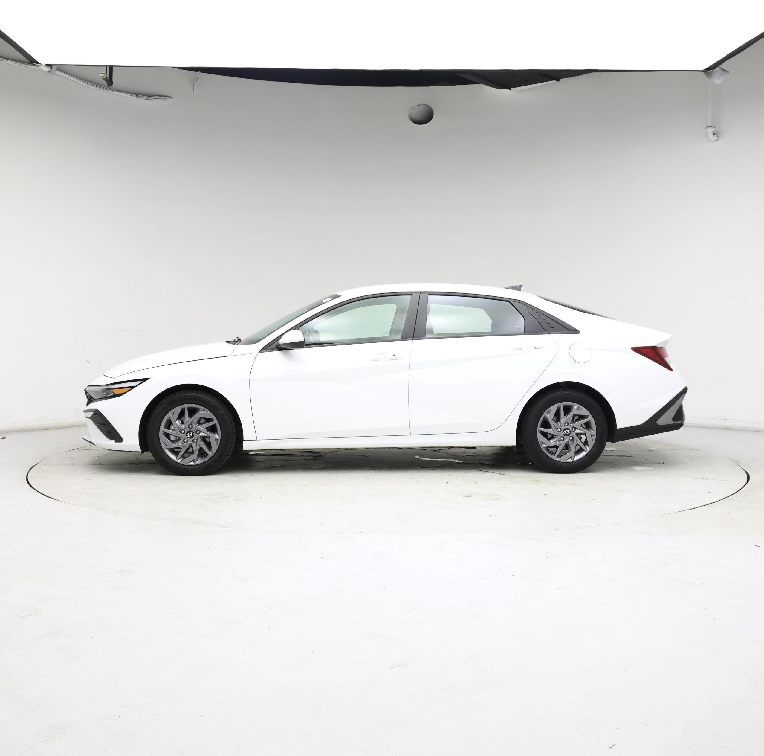 Thumbnail: 2024 Hyundai Elantra - 3