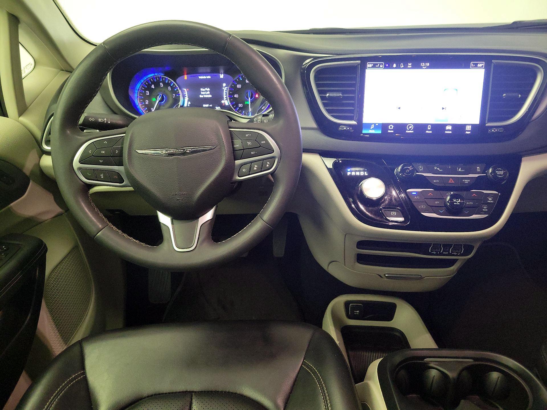 Thumbnail: 2023 Chrysler Pacifica - 10