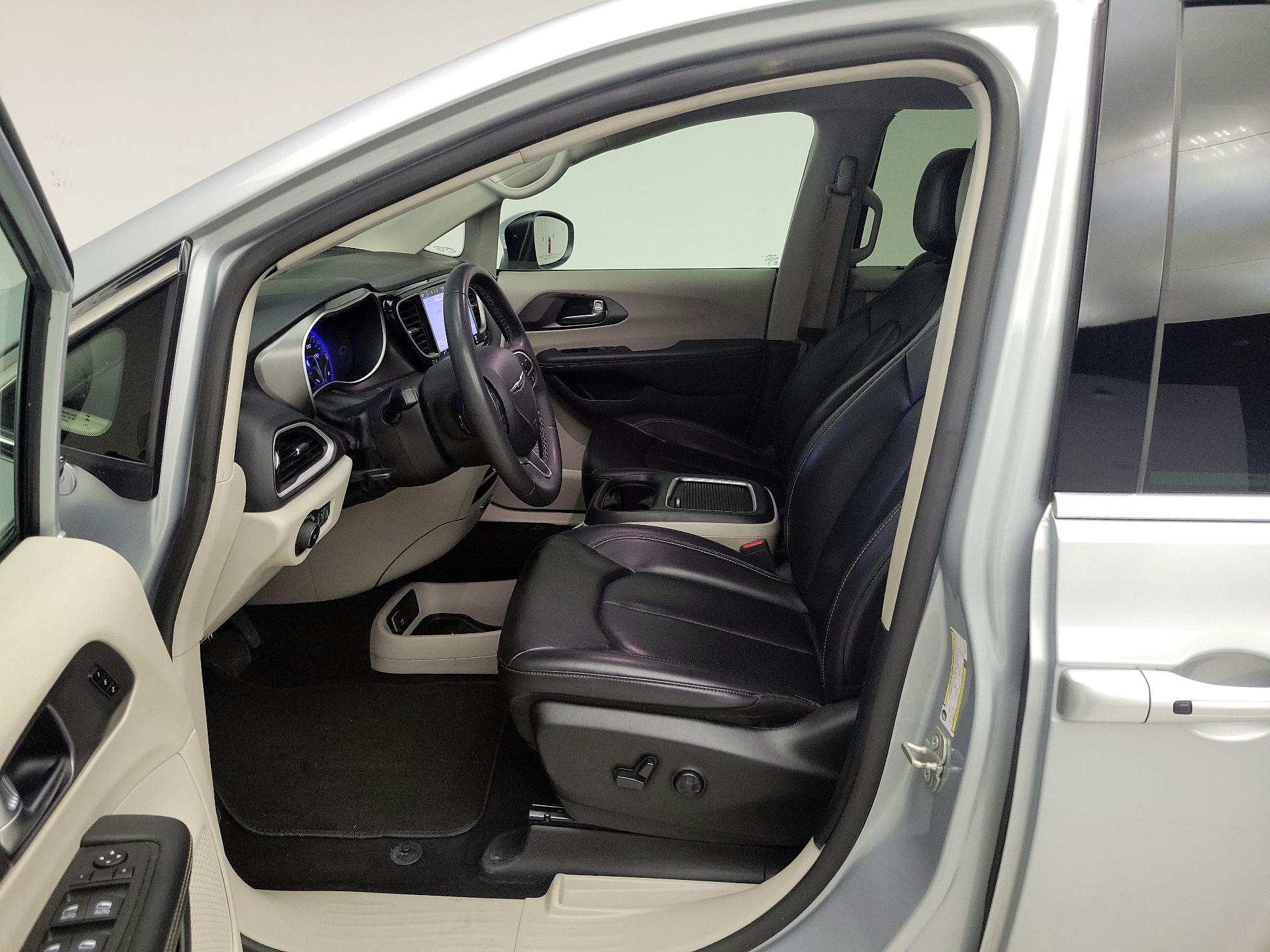 Thumbnail: 2023 Chrysler Pacifica - 11