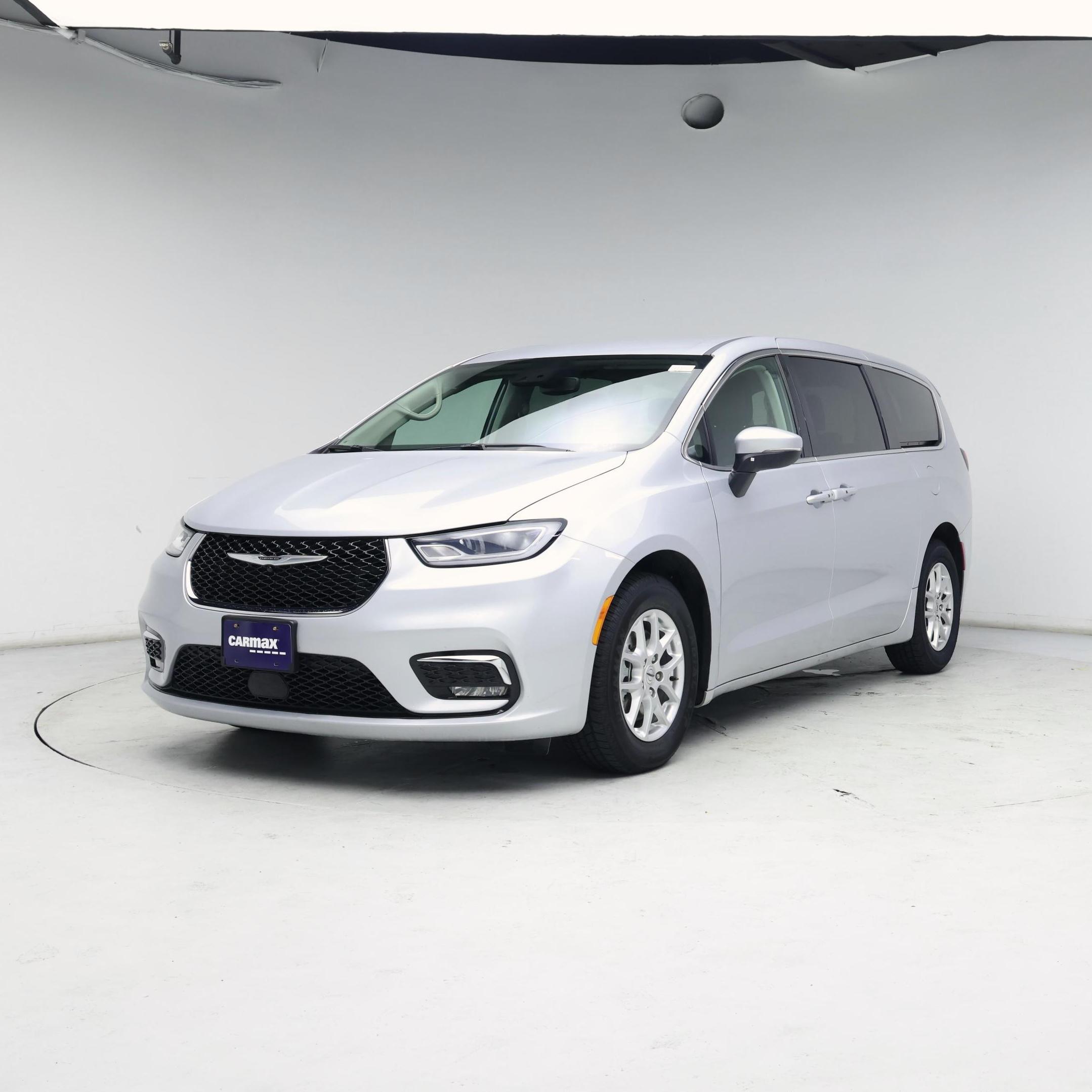 Thumbnail: 2023 Chrysler Pacifica - 4