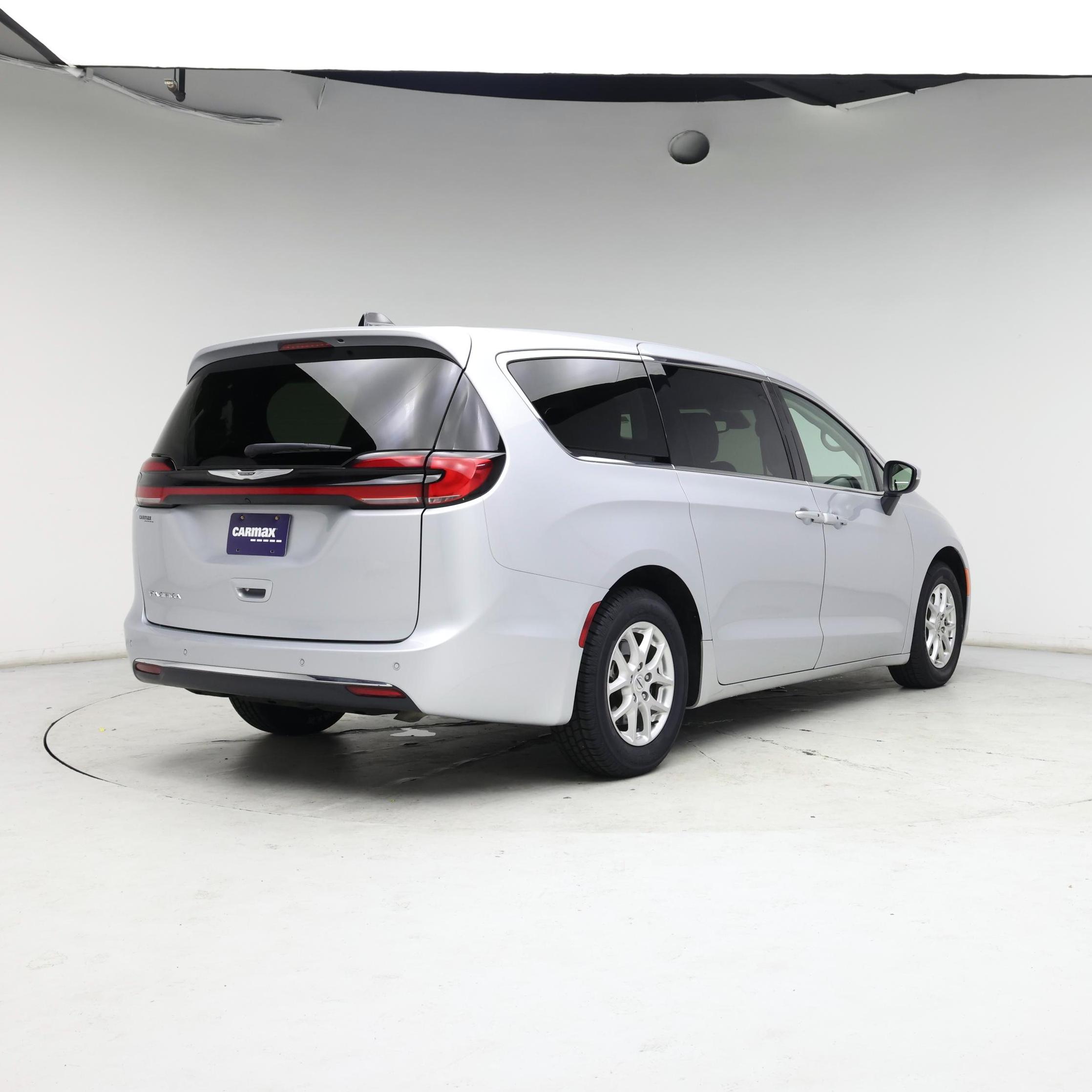 Thumbnail: 2023 Chrysler Pacifica - 8