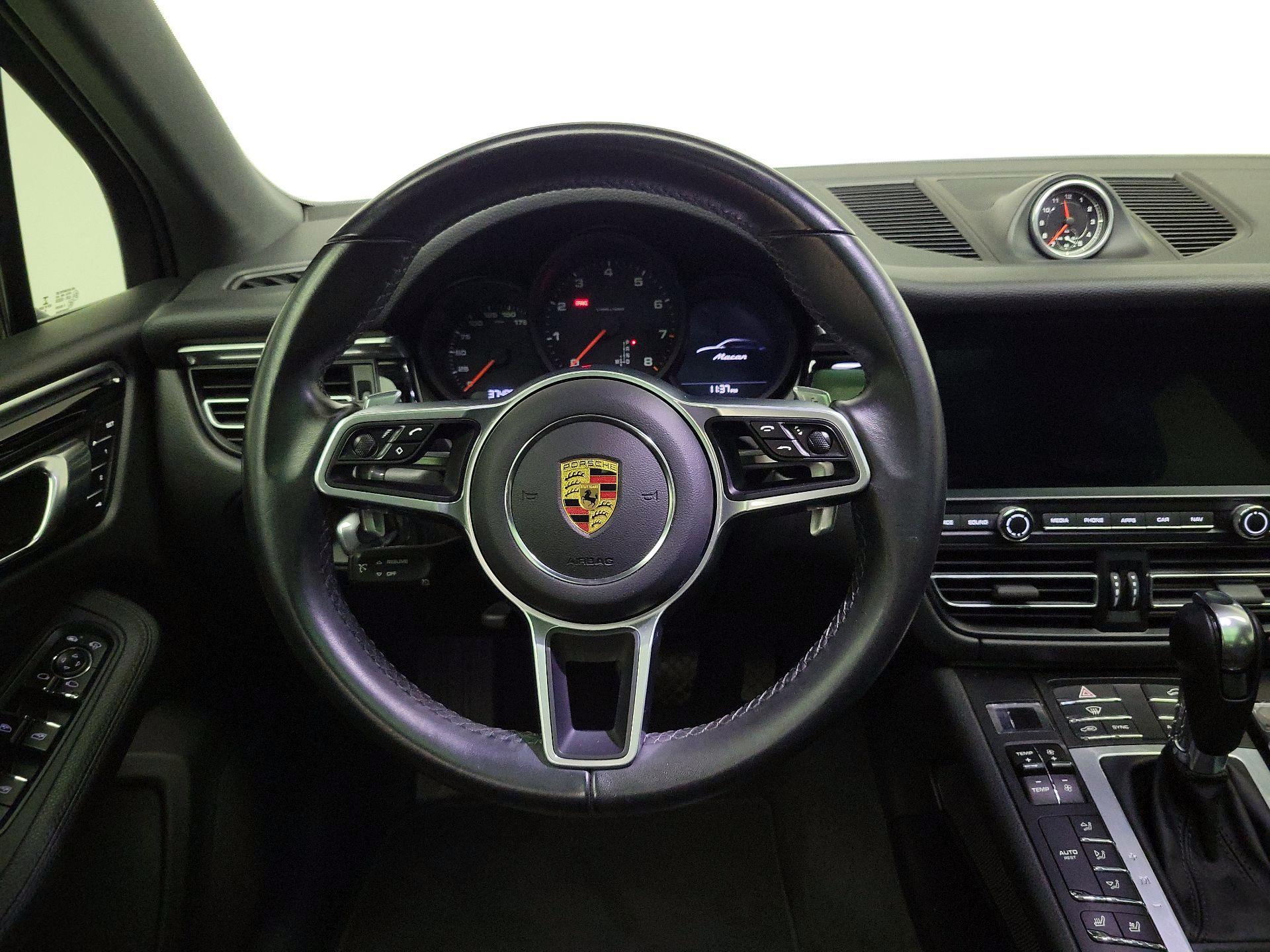 Thumbnail: 2021 Porsche Macan - 10