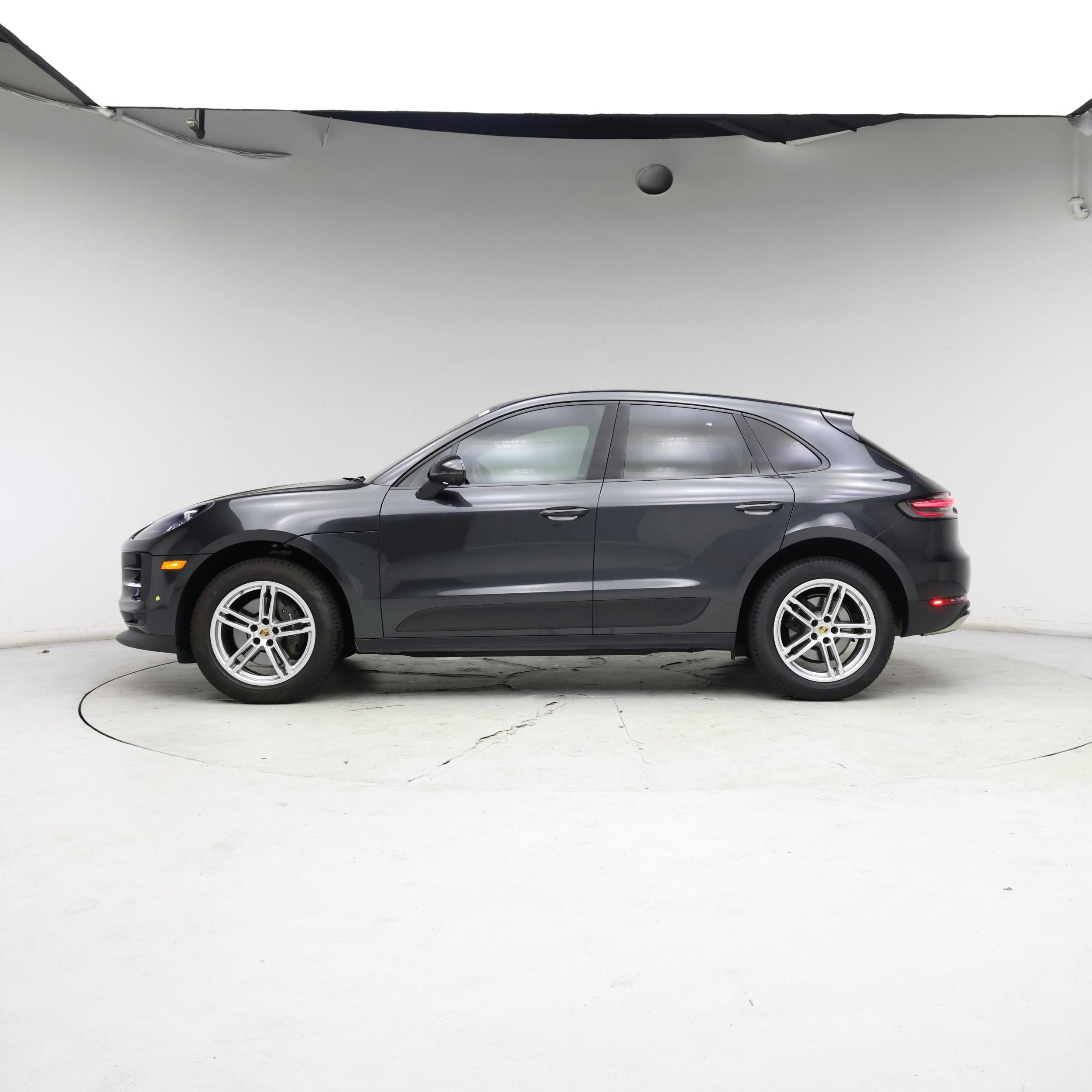 Thumbnail: 2021 Porsche Macan - 3