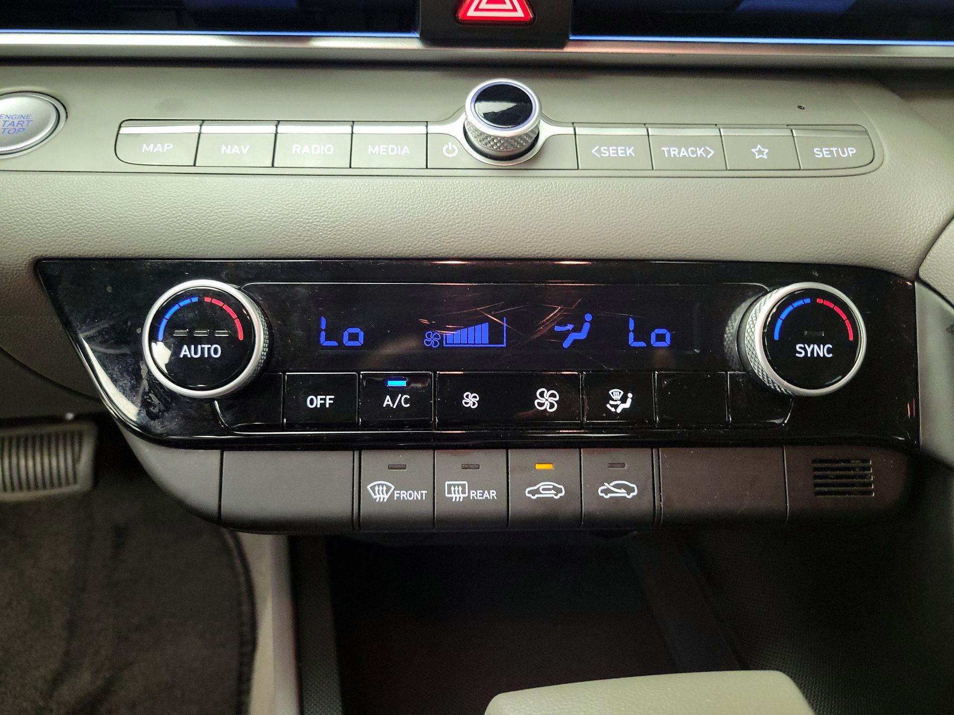 Thumbnail: 2024 Hyundai Elantra - 17