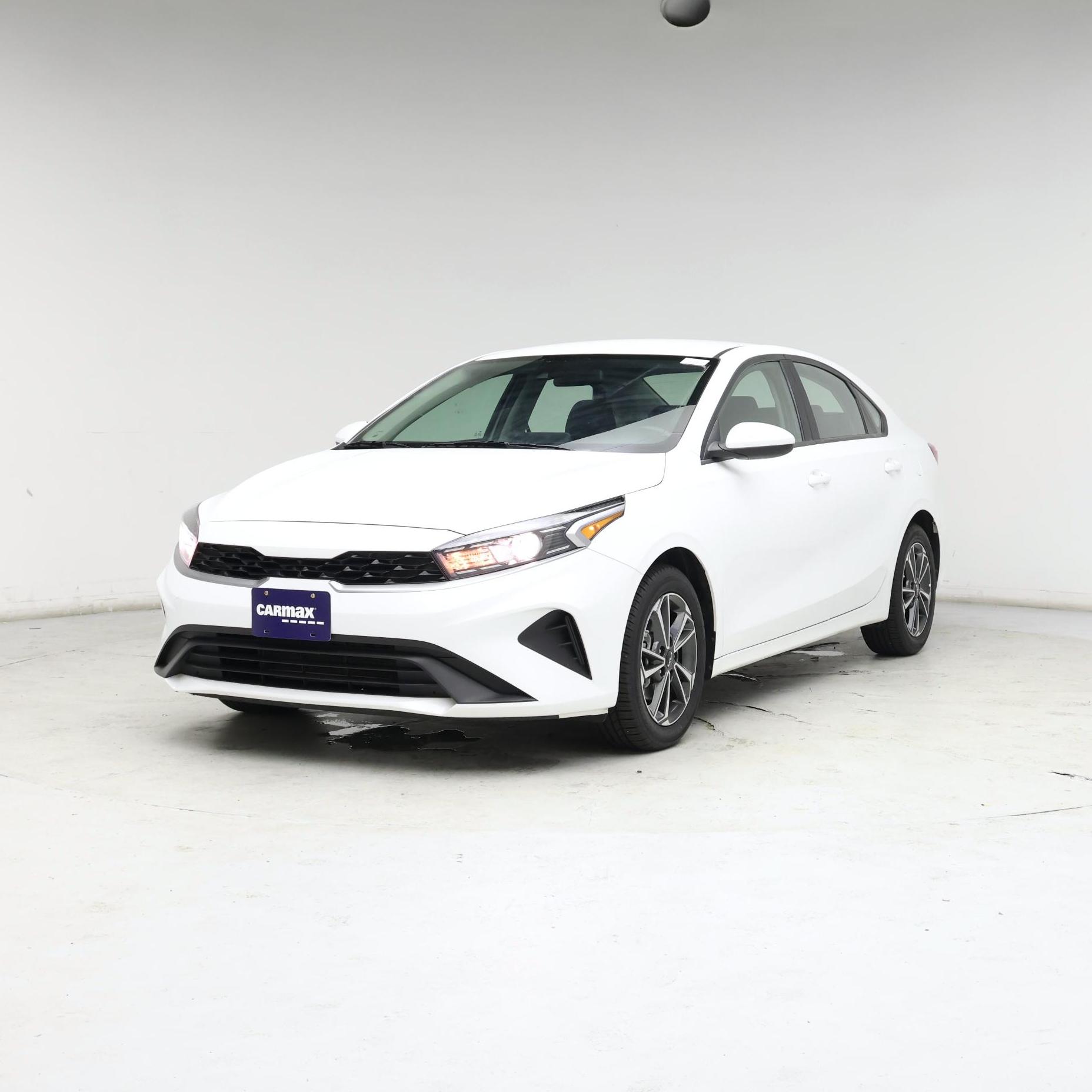 Thumbnail: 2023 Kia Forte - 4