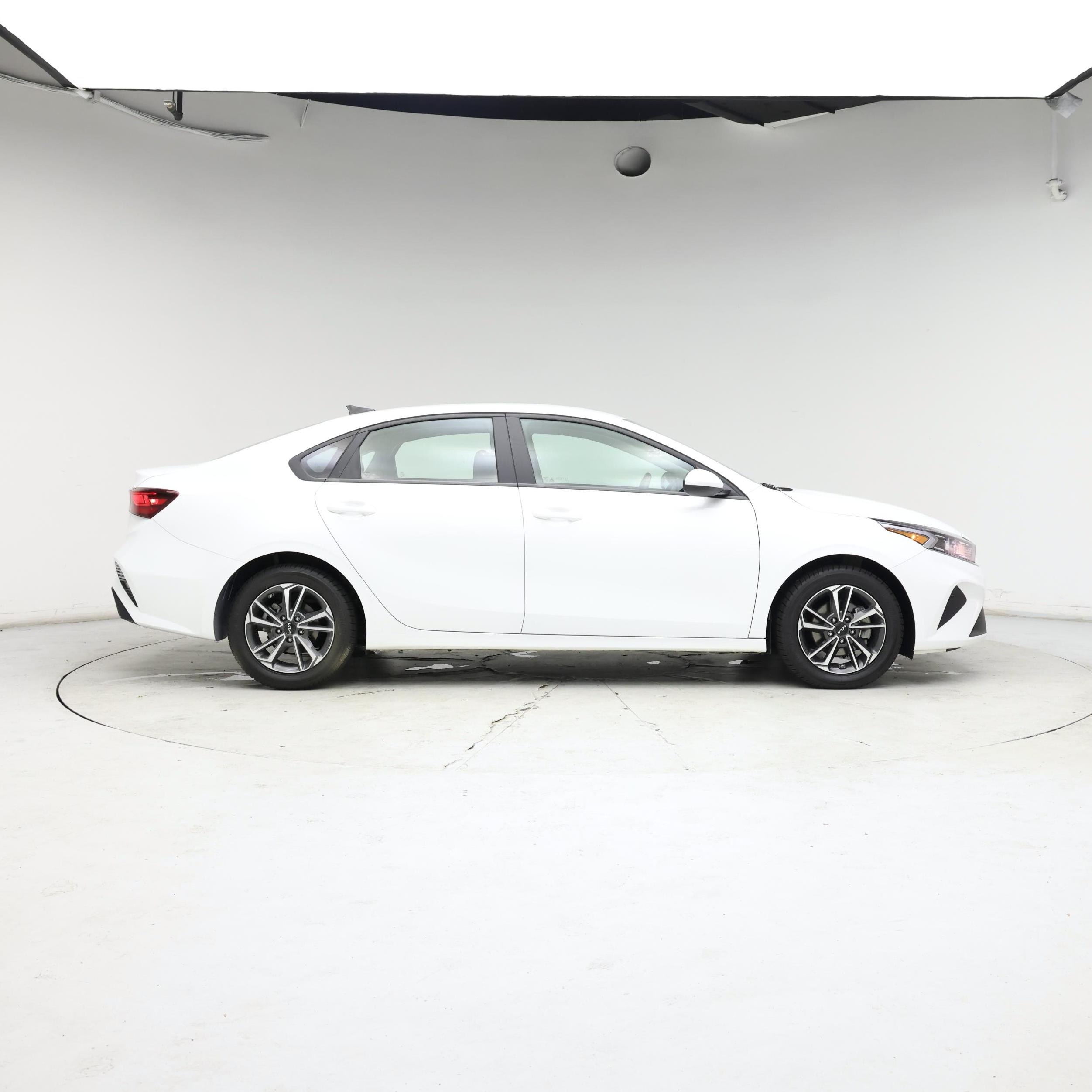 Thumbnail: 2023 Kia Forte - 7