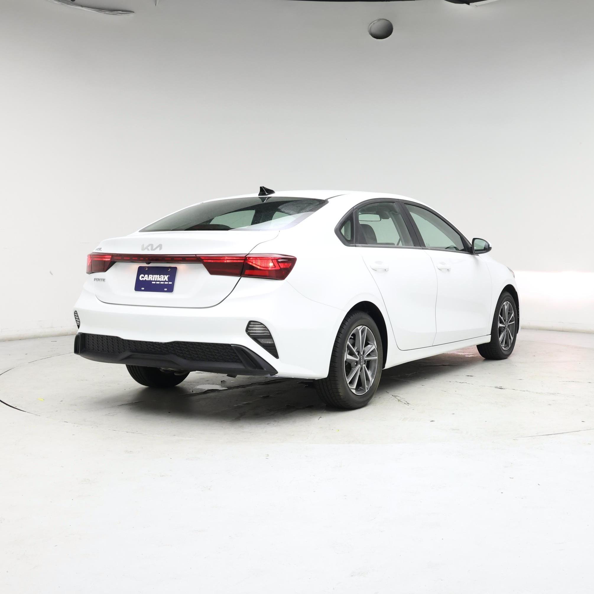 Thumbnail: 2023 Kia Forte - 8