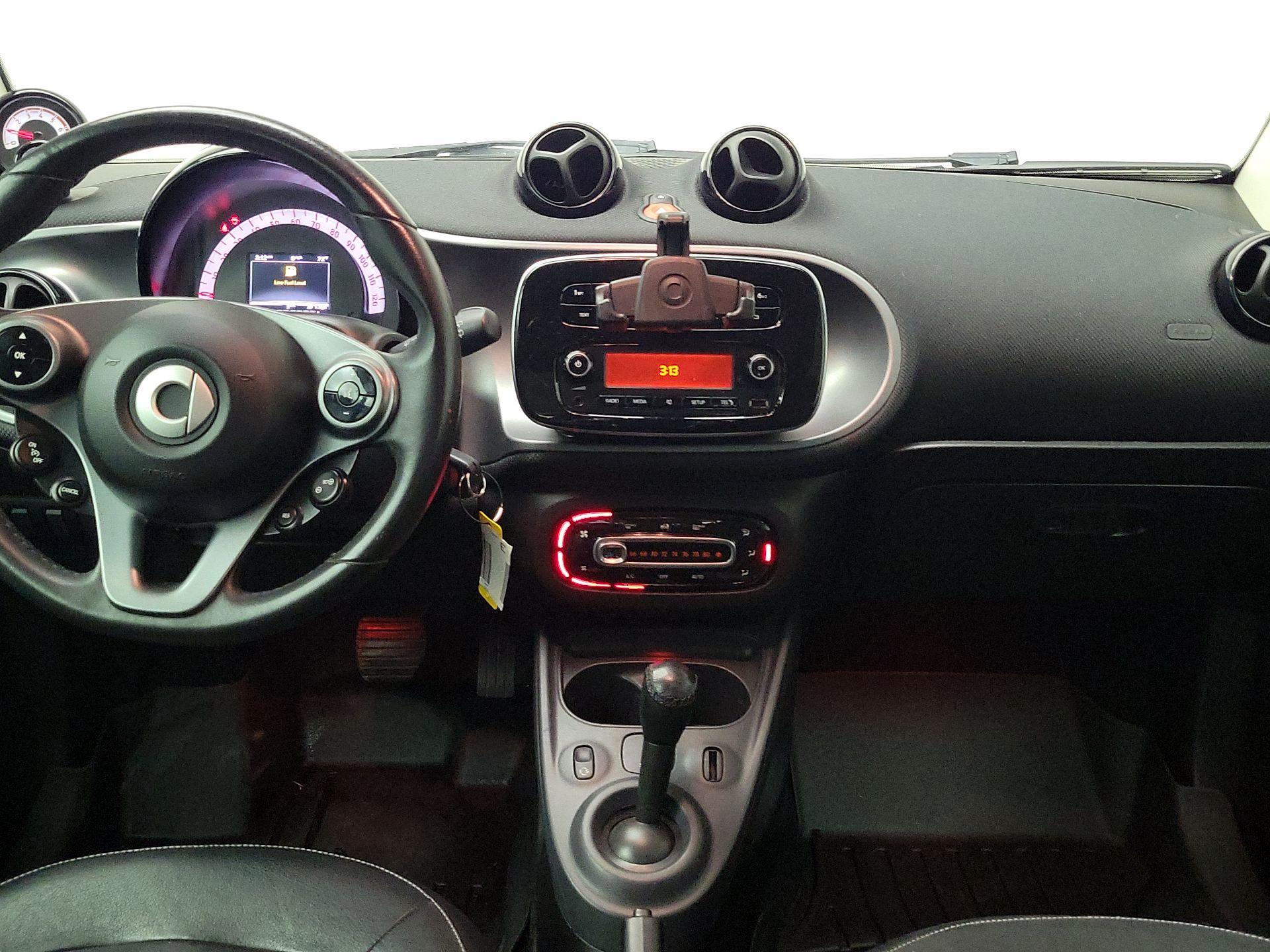 Thumbnail: 2016 smart fortwo - 9