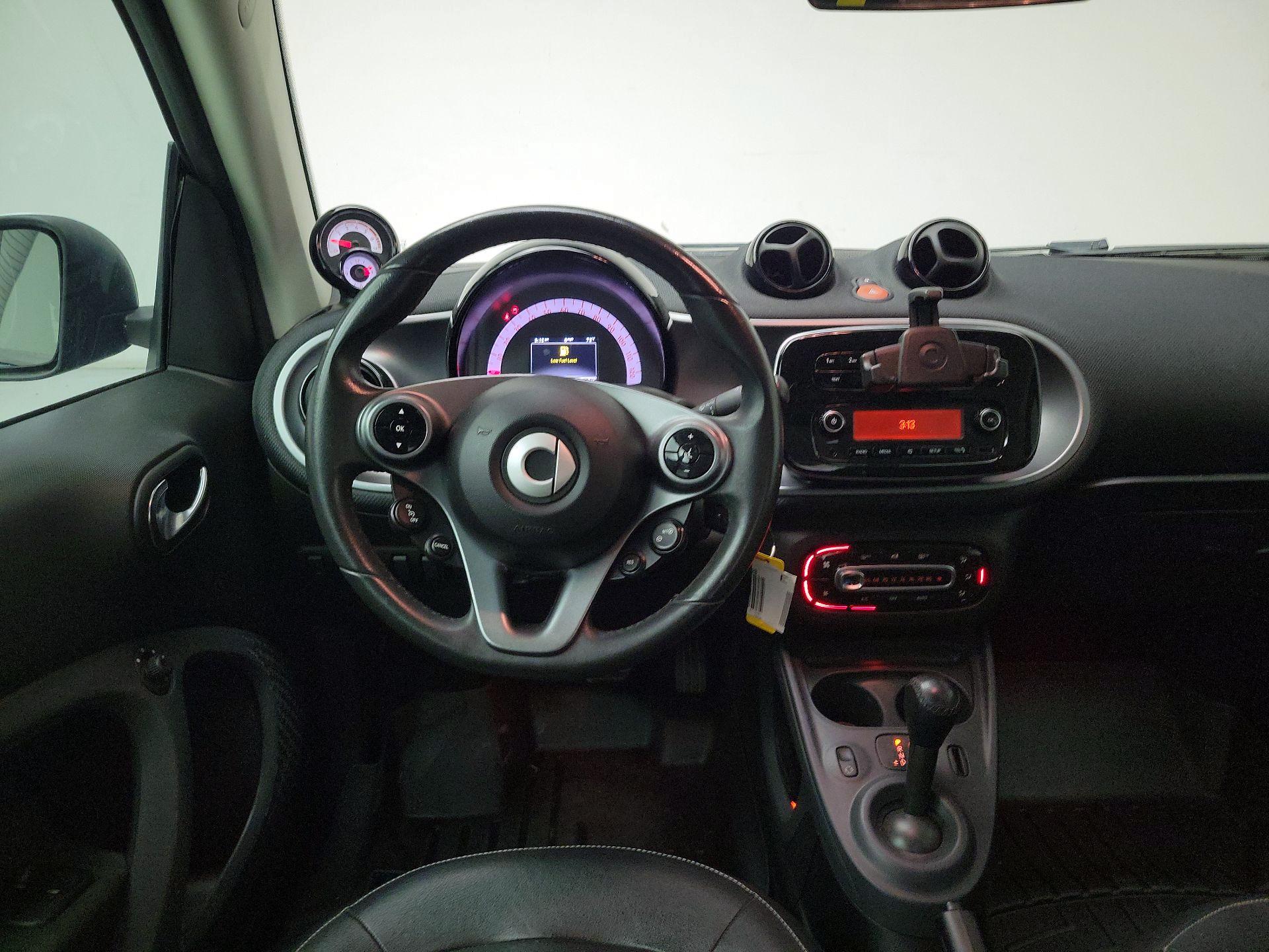 Thumbnail: 2016 smart fortwo - 10