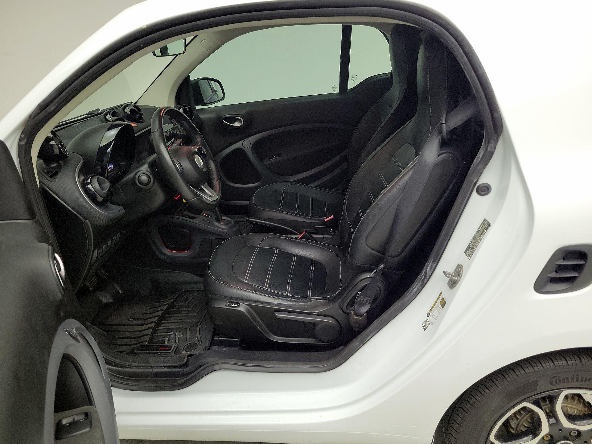 Thumbnail: 2016 smart fortwo - 11