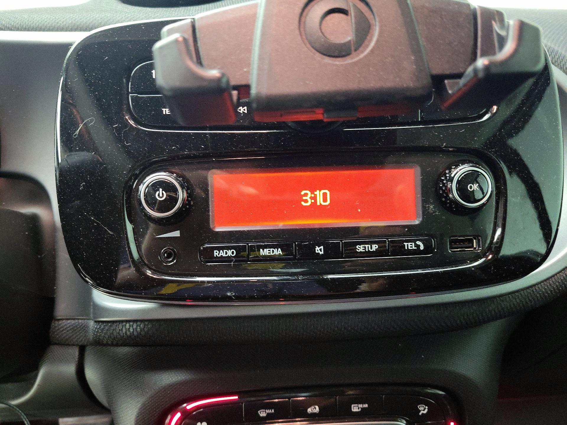 Thumbnail: 2016 smart fortwo - 14