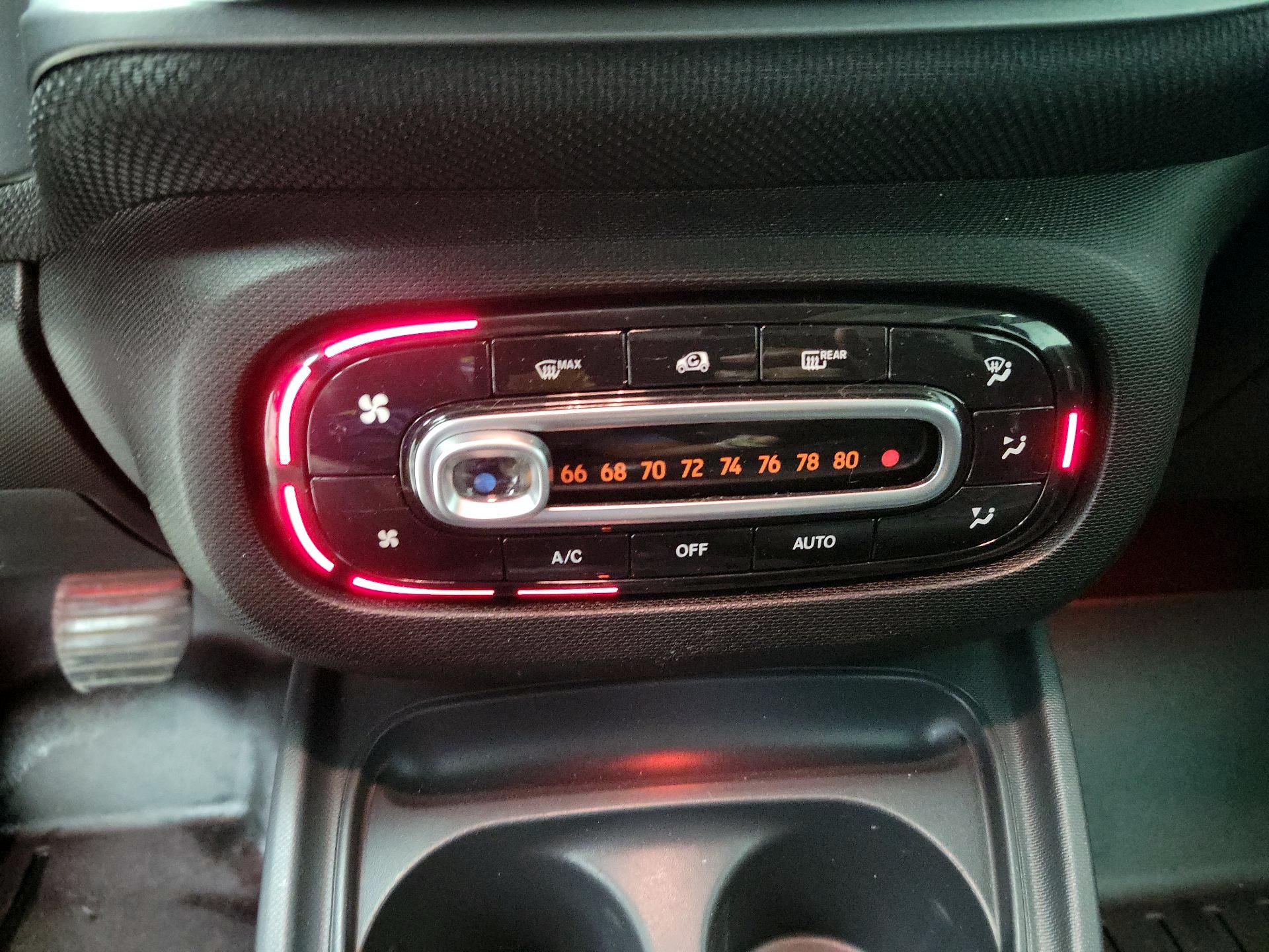 Thumbnail: 2016 smart fortwo - 15