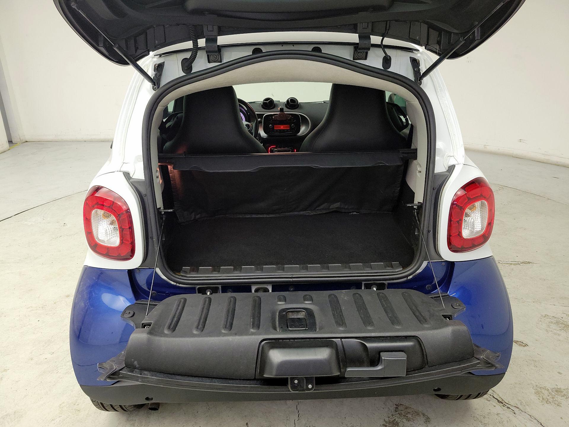 Thumbnail: 2016 smart fortwo - 19