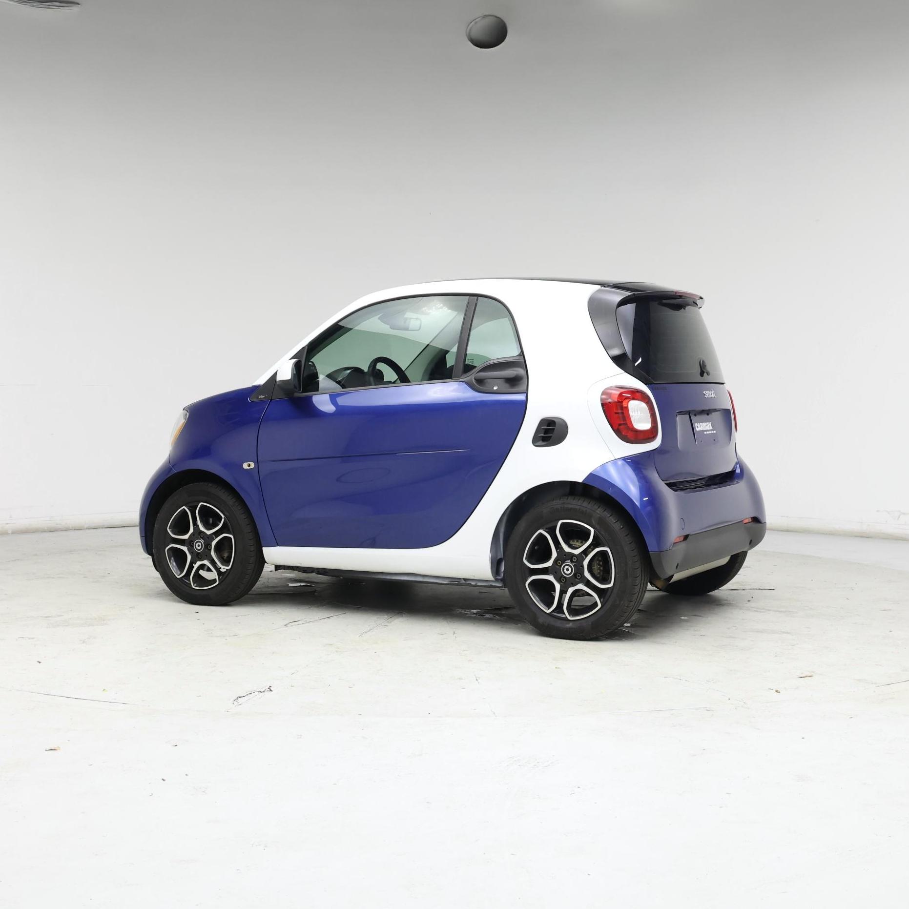 Thumbnail: 2016 smart fortwo - 6