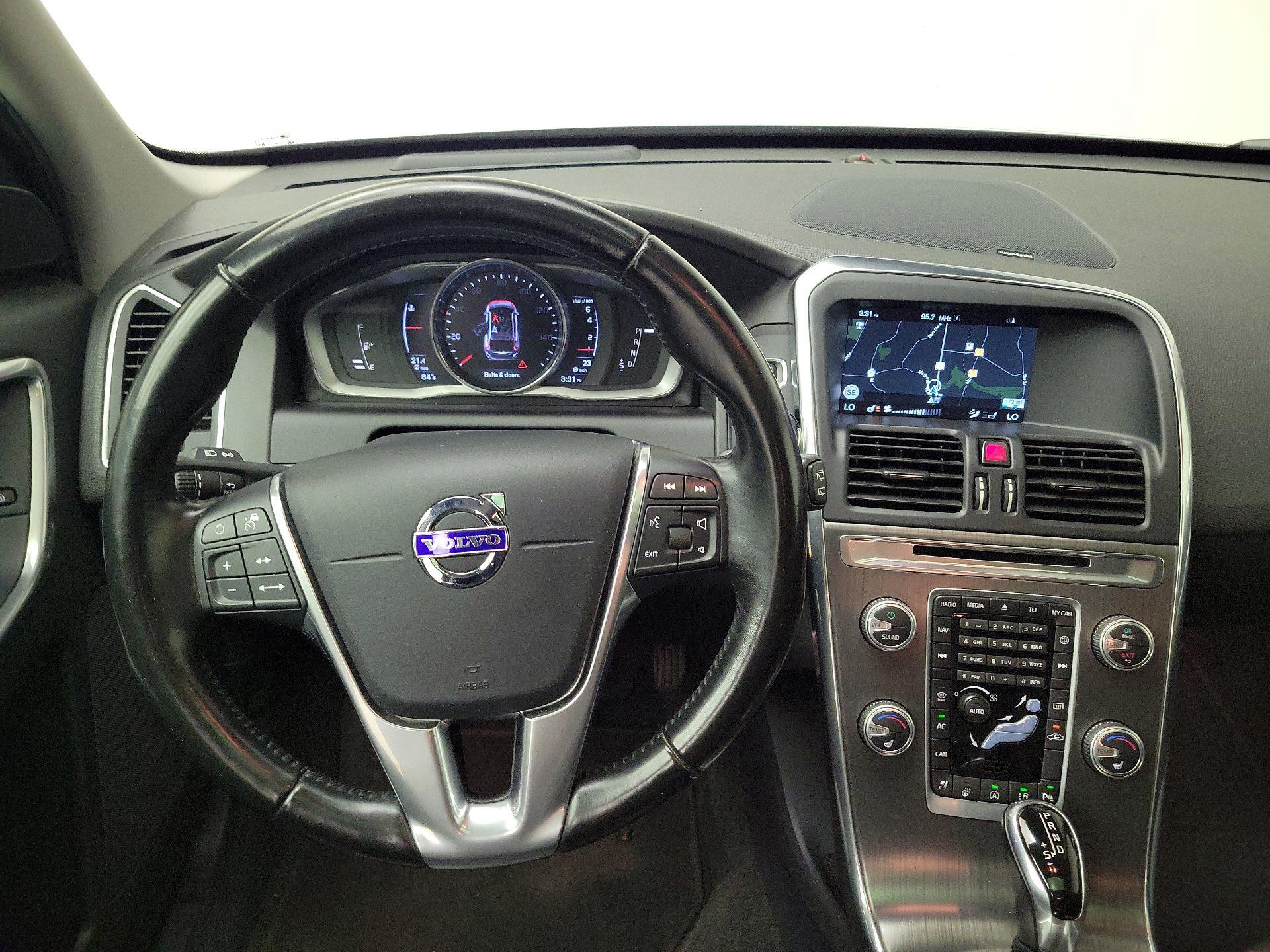Thumbnail: 2016 Volvo XC60 - 10