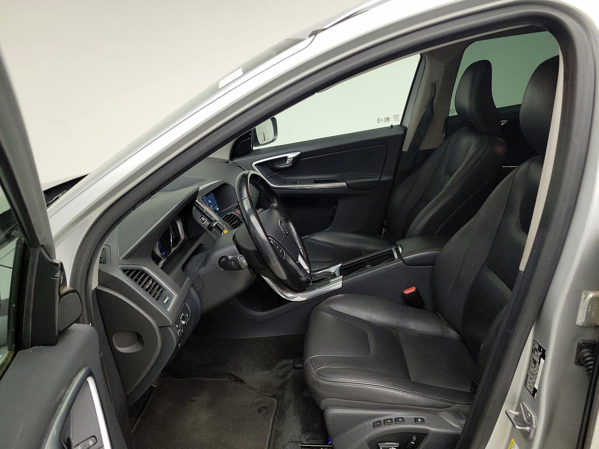 Thumbnail: 2016 Volvo XC60 - 11