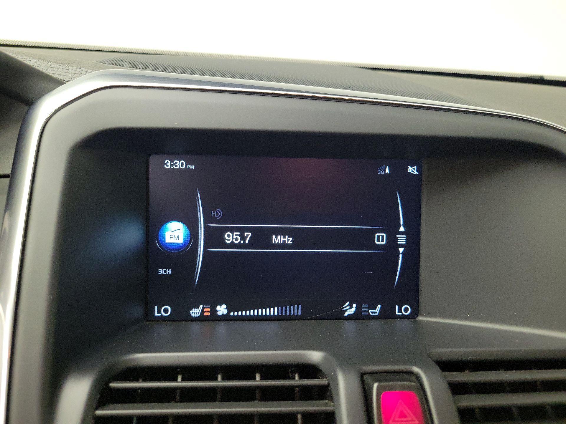 Thumbnail: 2016 Volvo XC60 - 16