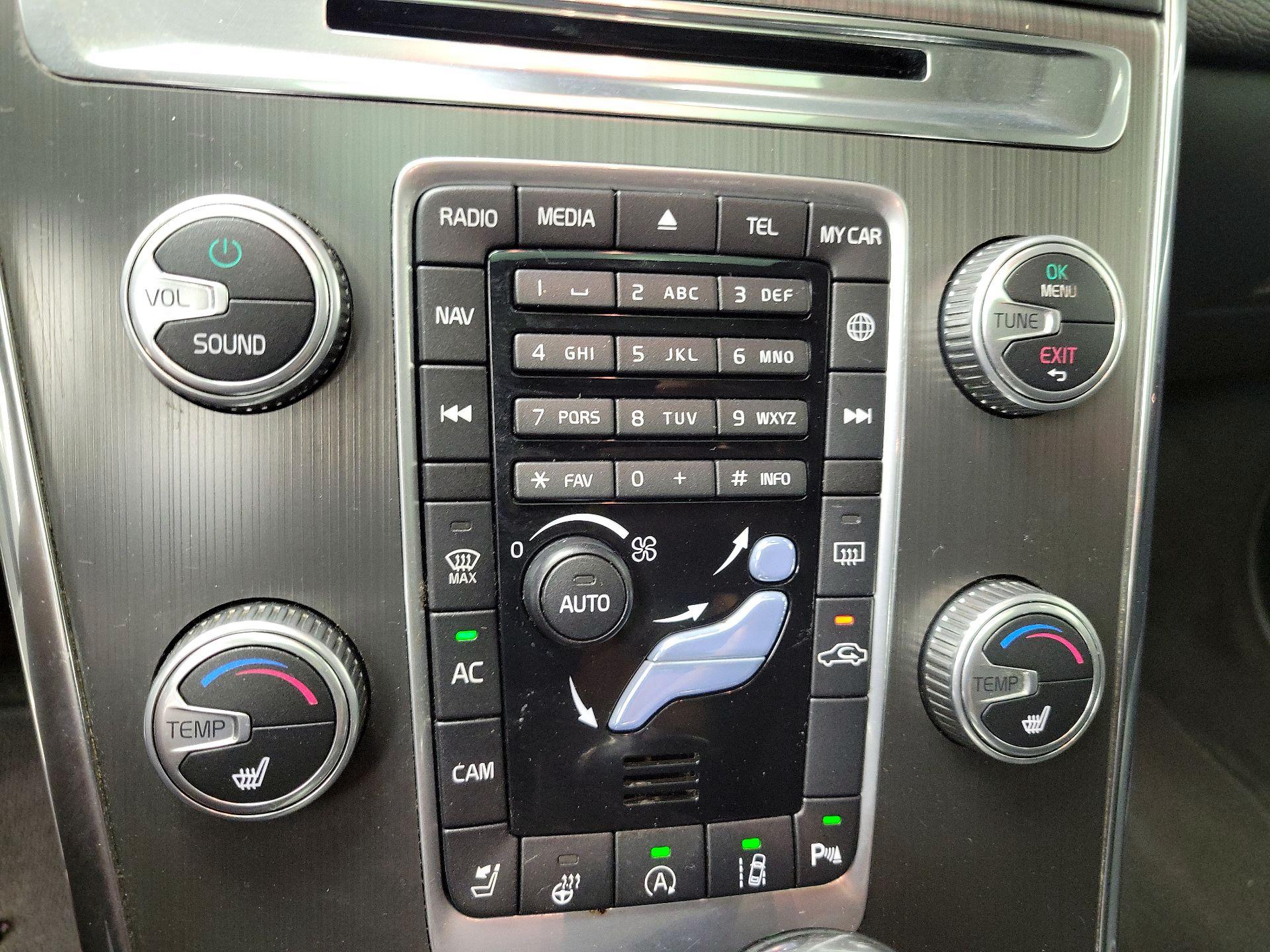 Thumbnail: 2016 Volvo XC60 - 17