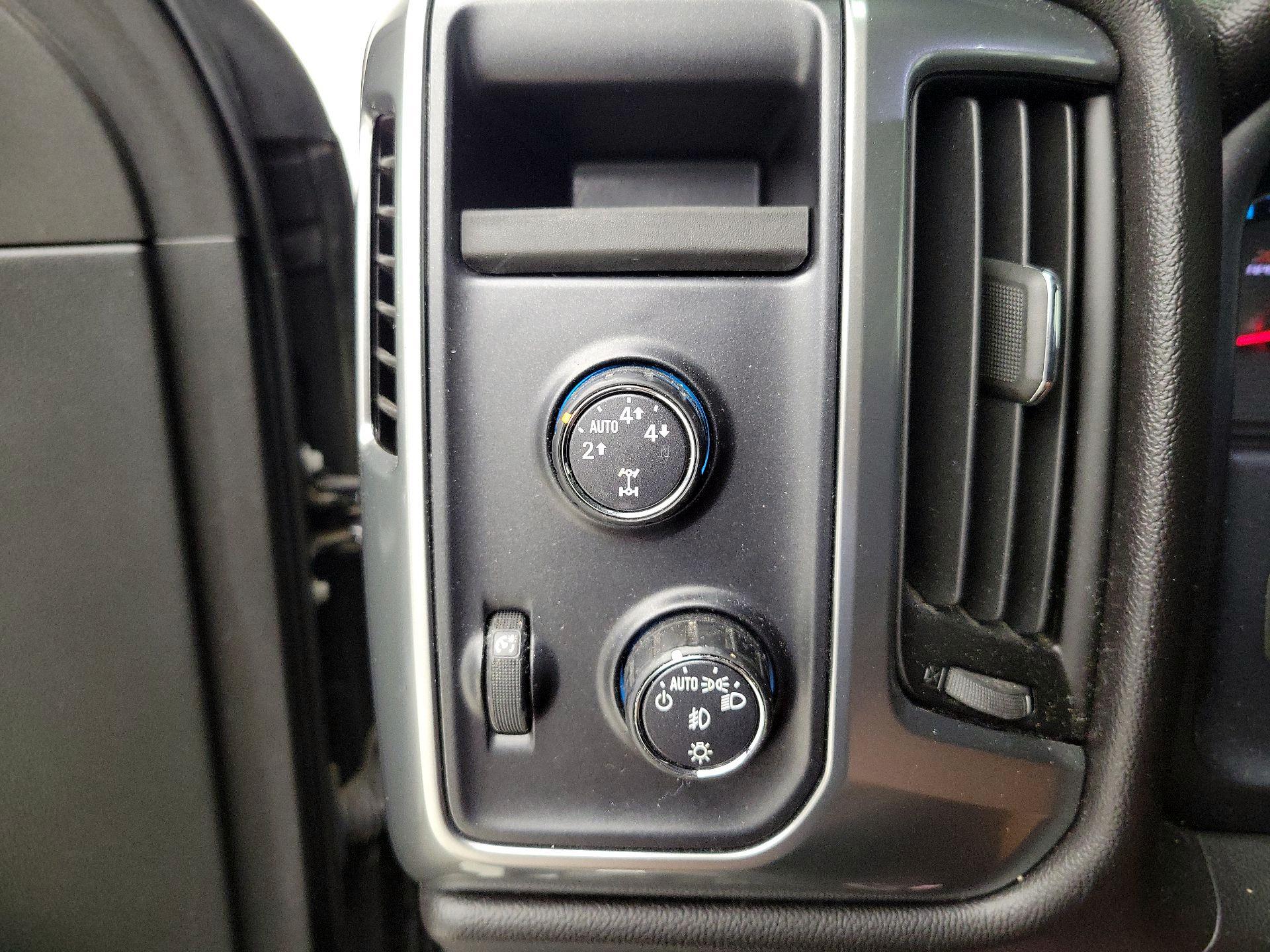 Thumbnail: 2016 Chevrolet Silverado 1500 - 13