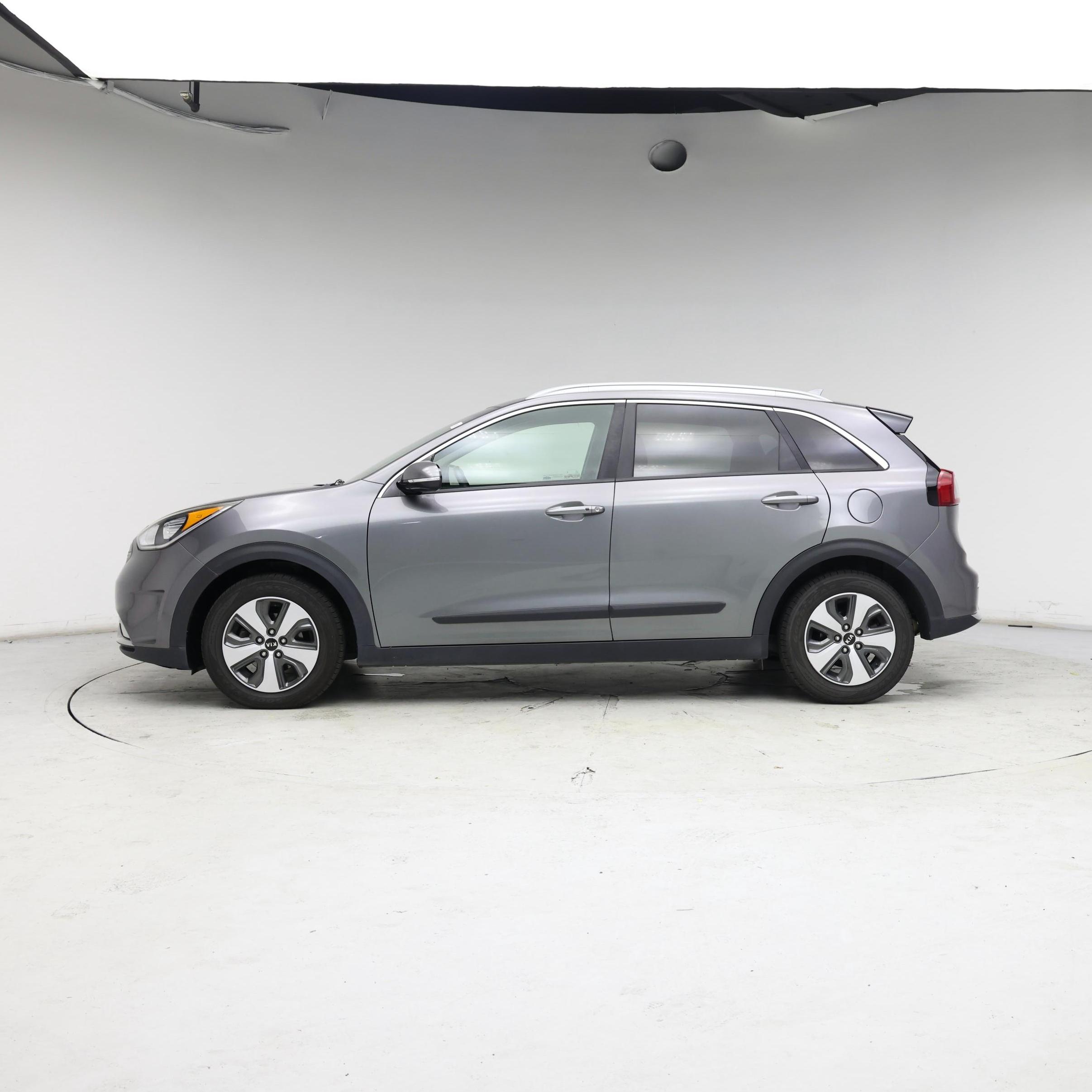 Thumbnail: 2018 Kia Niro - 3