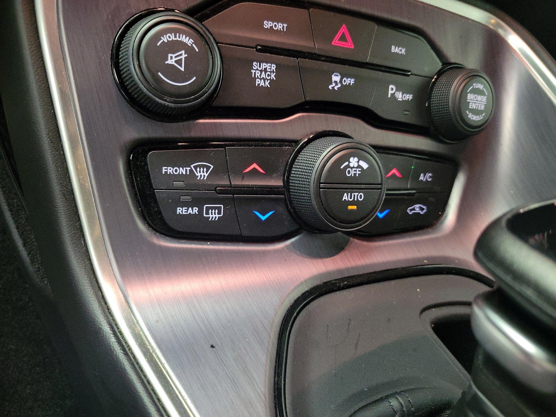 Thumbnail: 2015 Dodge Challenger - 16