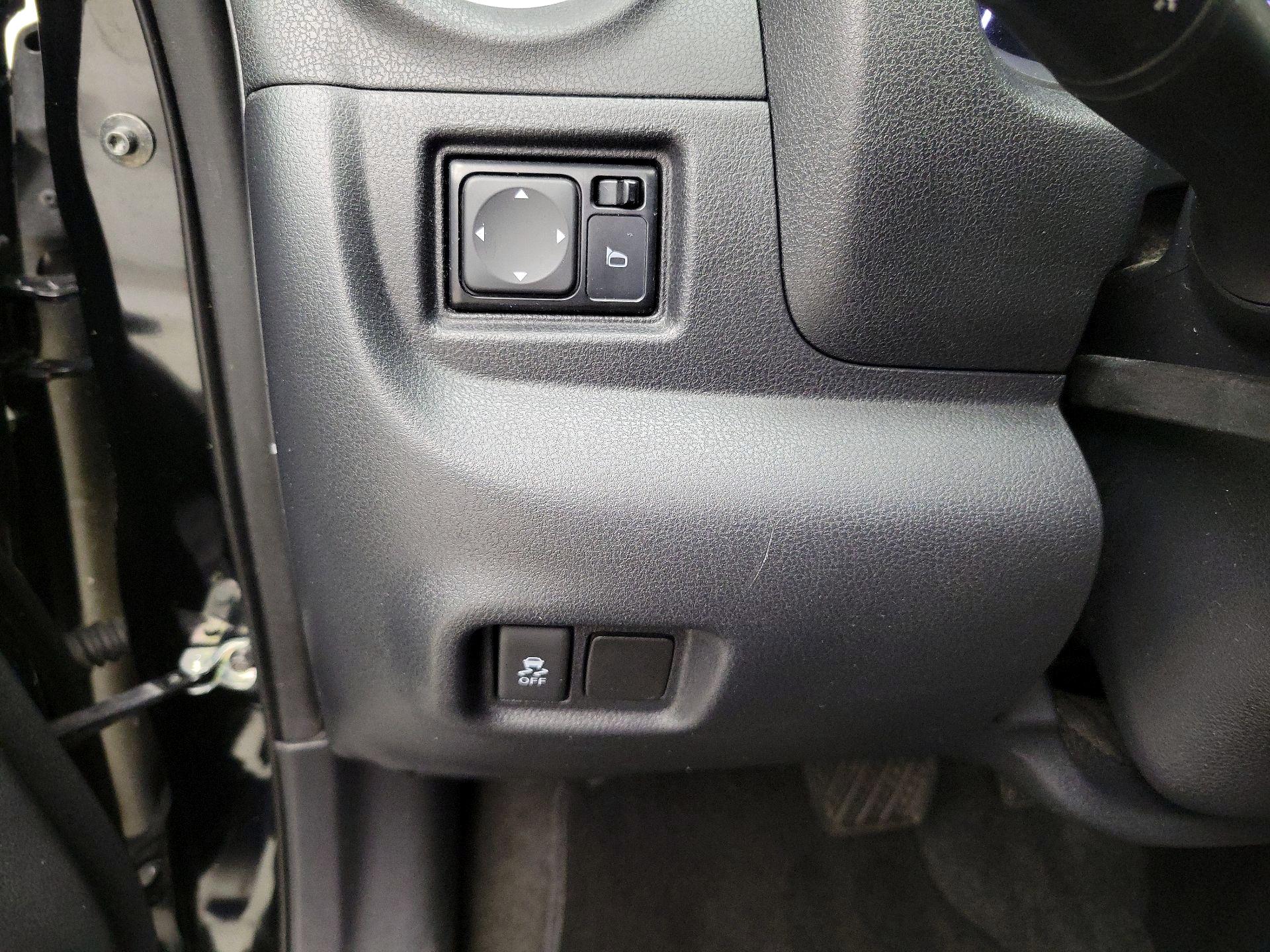 Thumbnail: 2015 Nissan Versa Note - 13