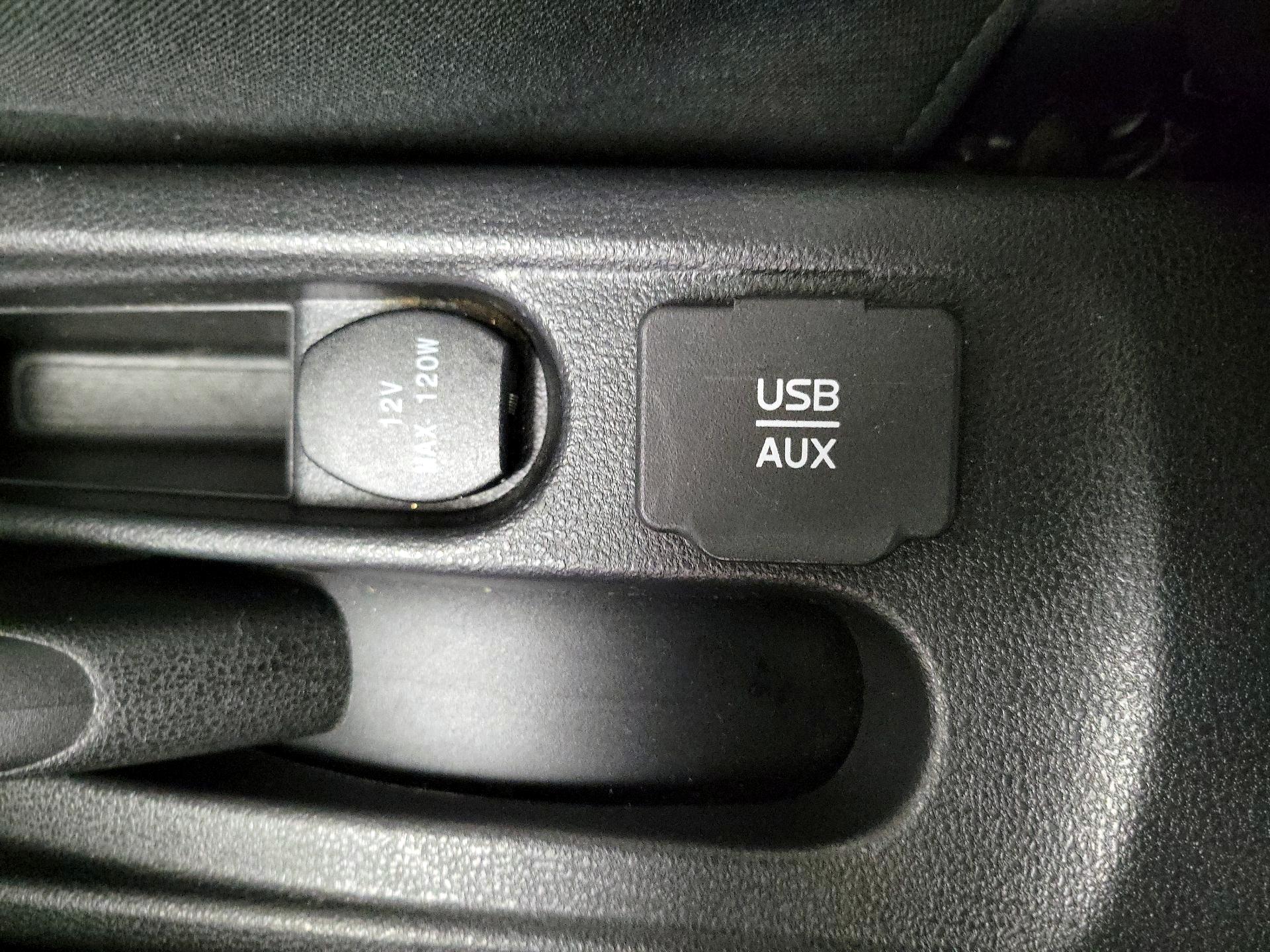 Thumbnail: 2015 Nissan Versa Note - 17