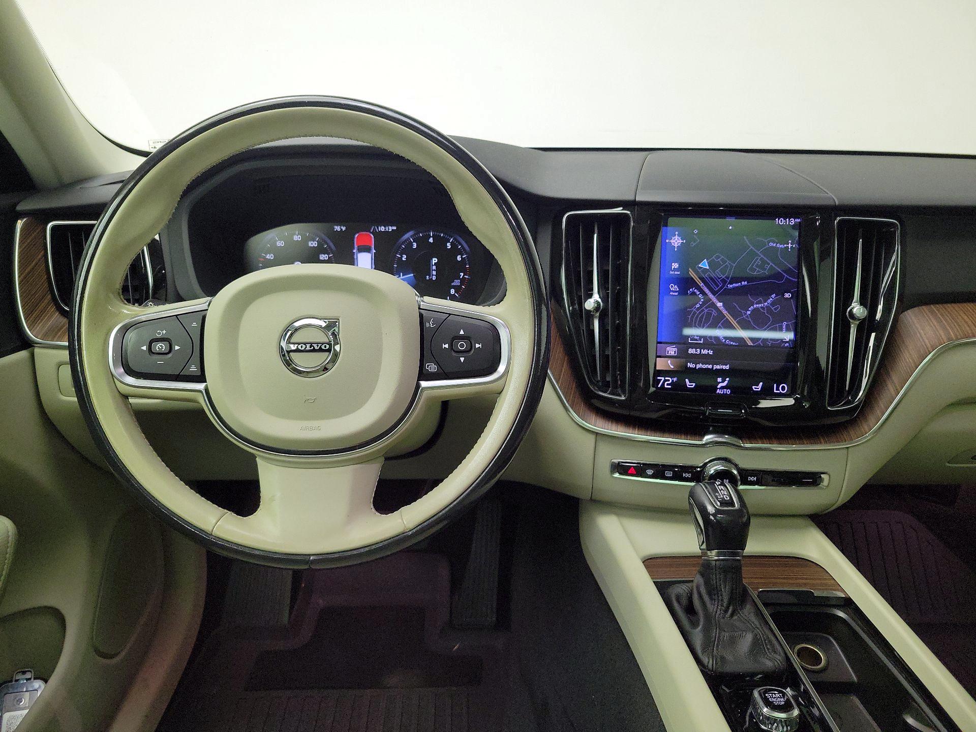 Thumbnail: 2021 Volvo XC60 - 10