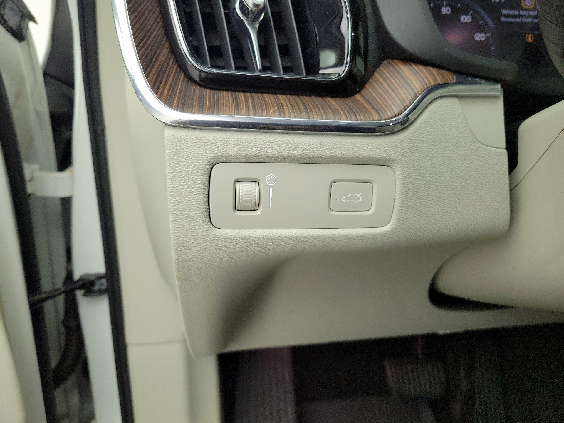 Thumbnail: 2021 Volvo XC60 - 13