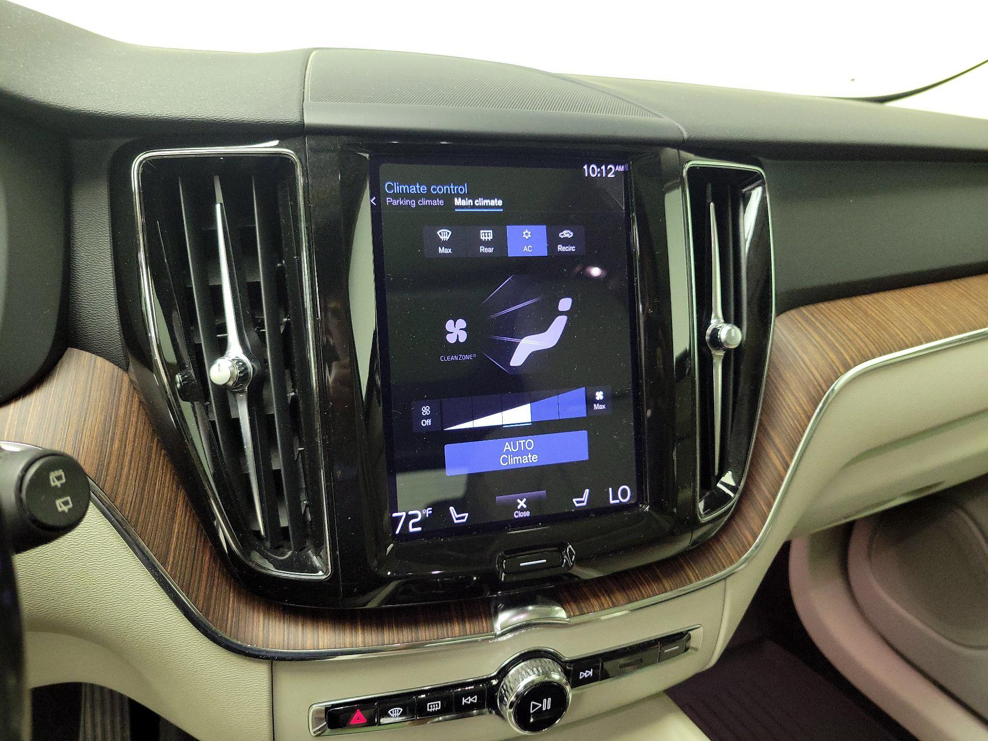 Thumbnail: 2021 Volvo XC60 - 17
