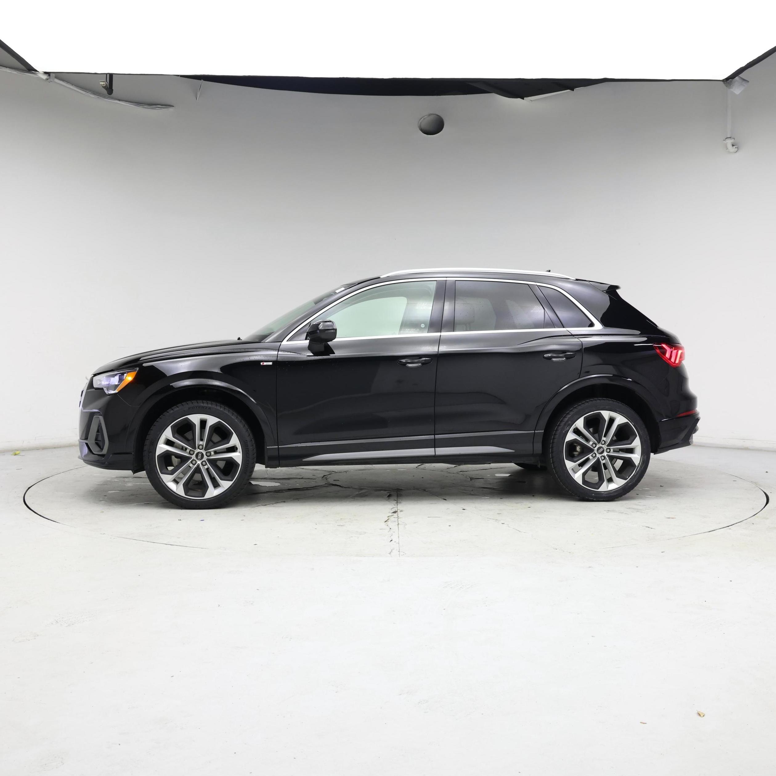 Thumbnail: 2021 Audi Q3 - 3
