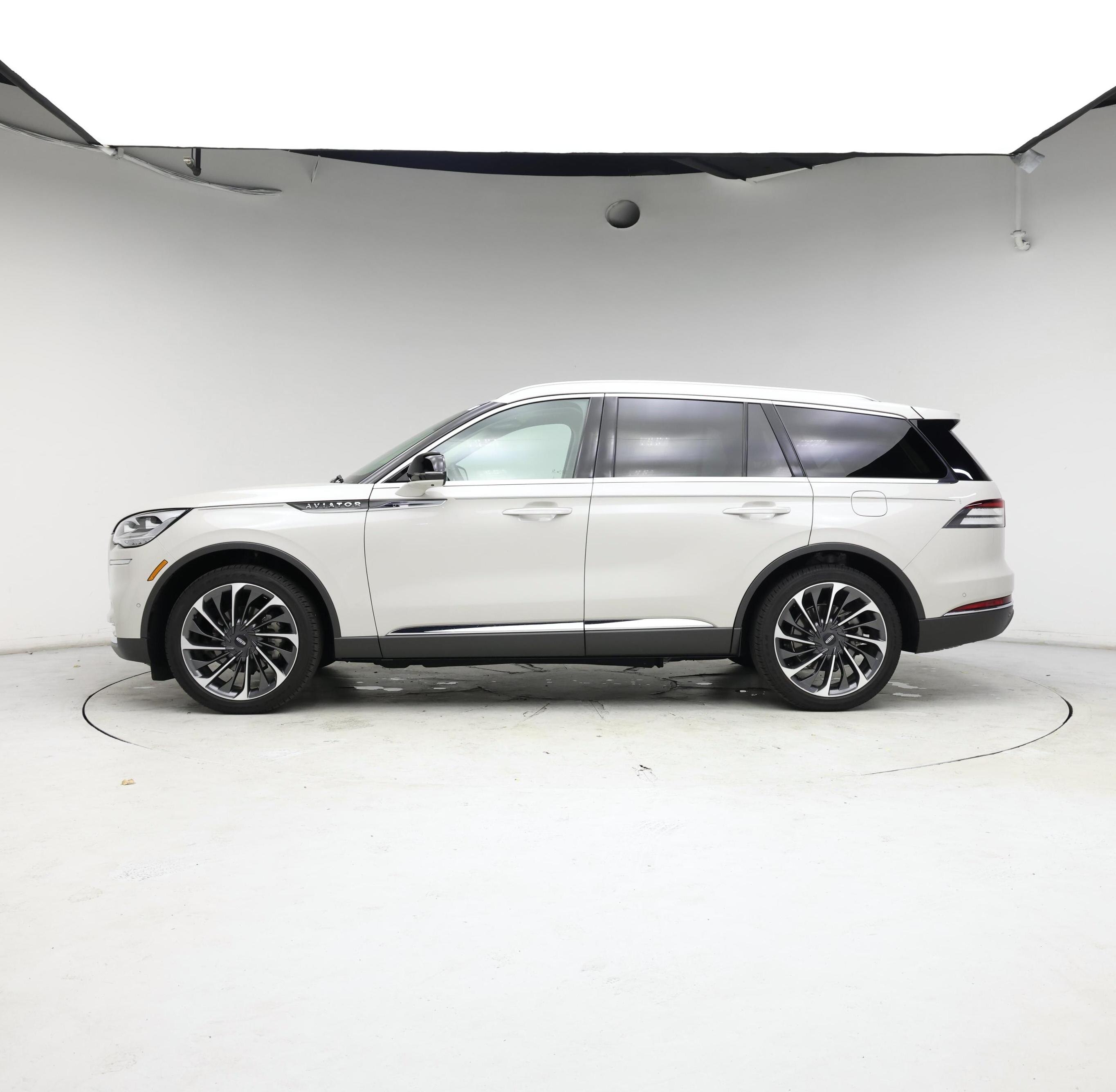 Thumbnail: 2024 Lincoln Aviator - 3