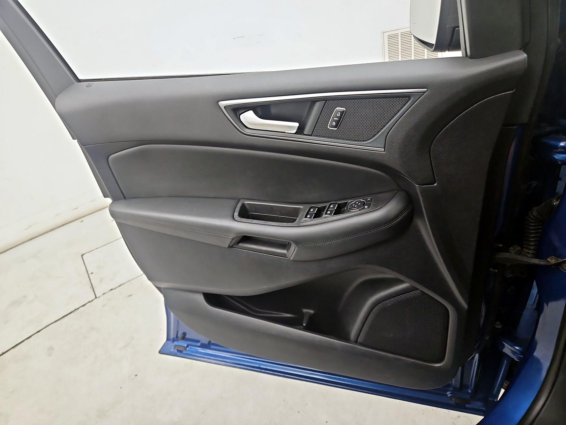 Thumbnail: 2020 Ford Edge - 12