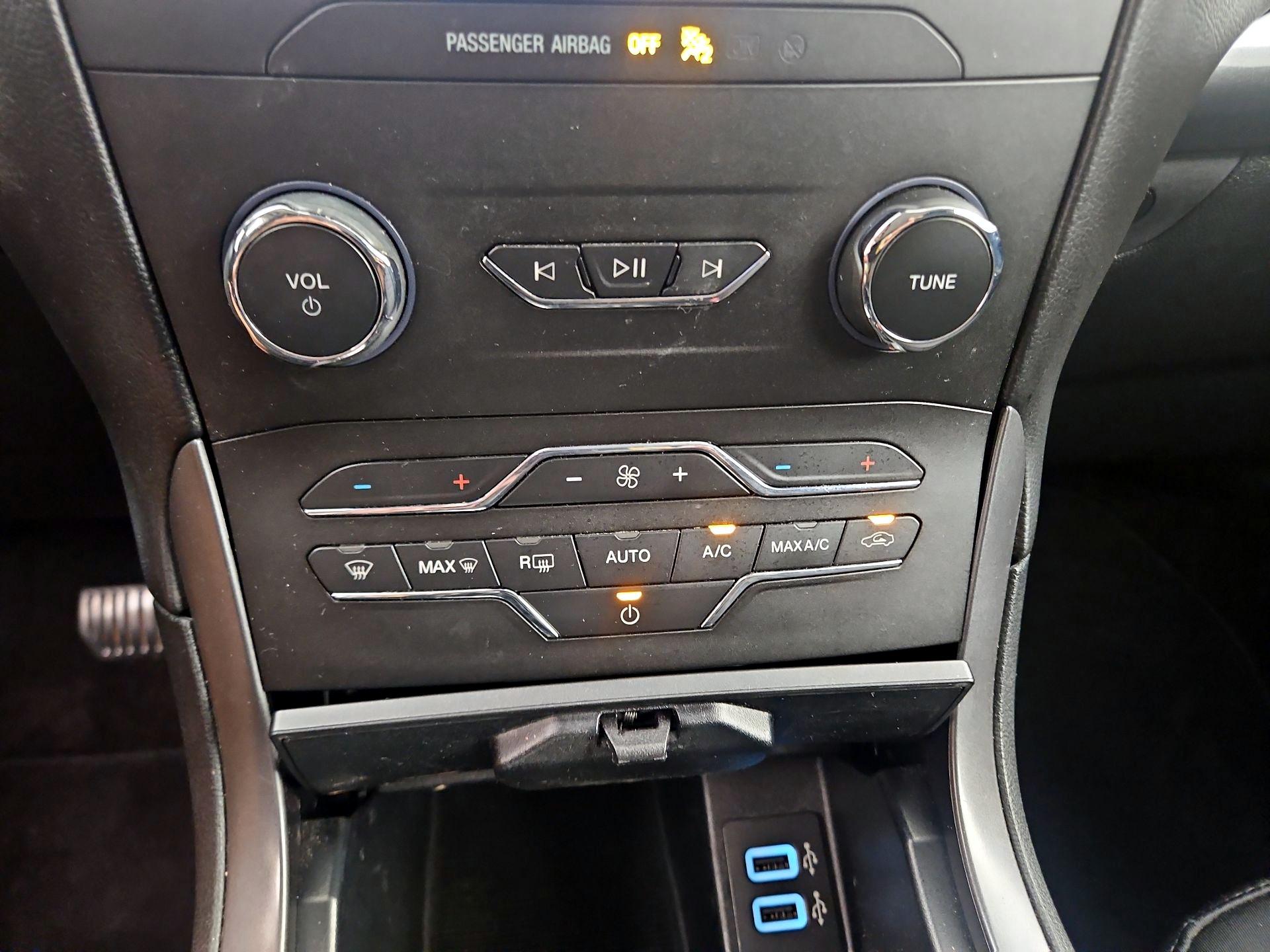 Thumbnail: 2020 Ford Edge - 16