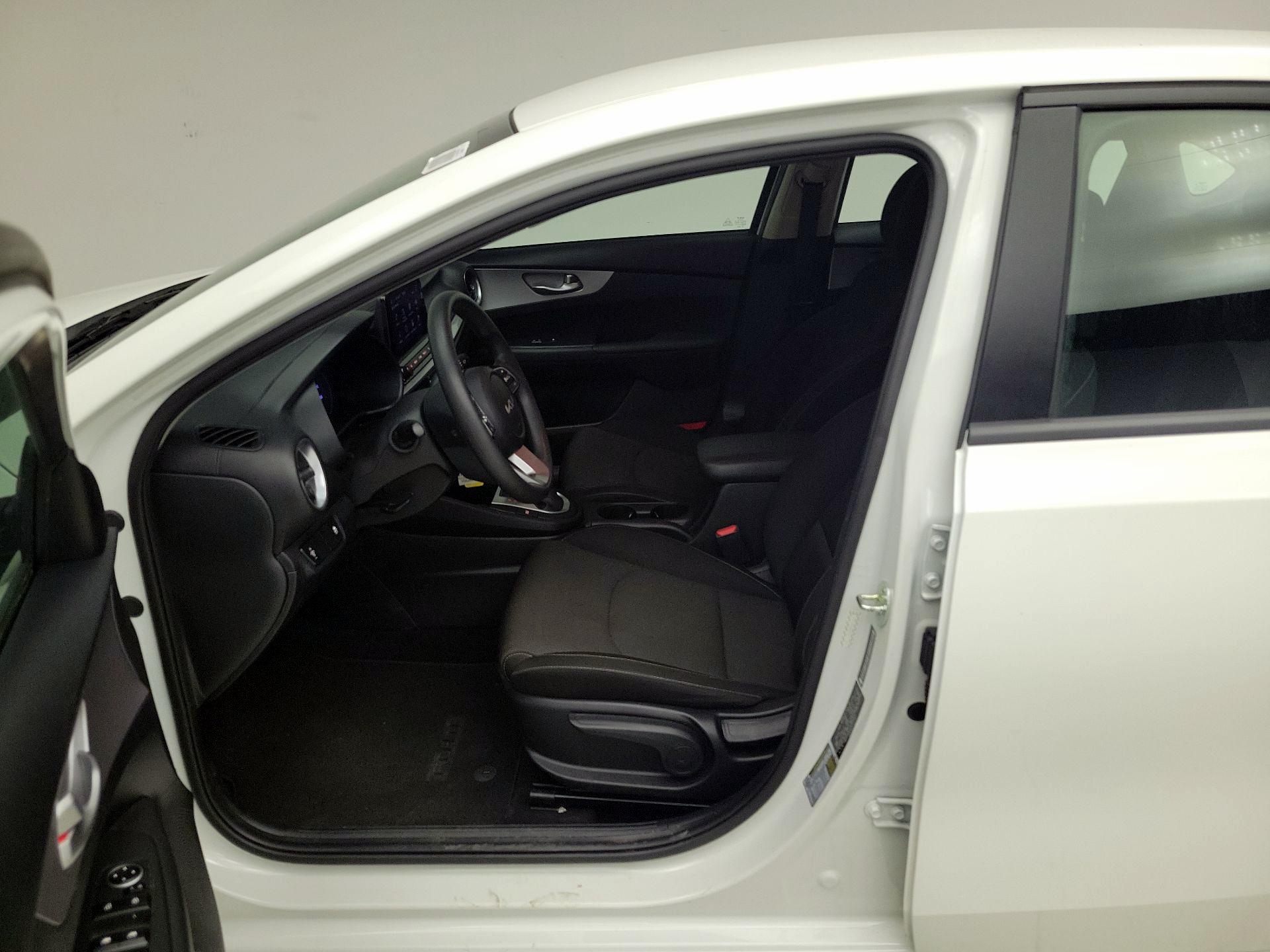 Thumbnail: 2023 Kia Forte - 11