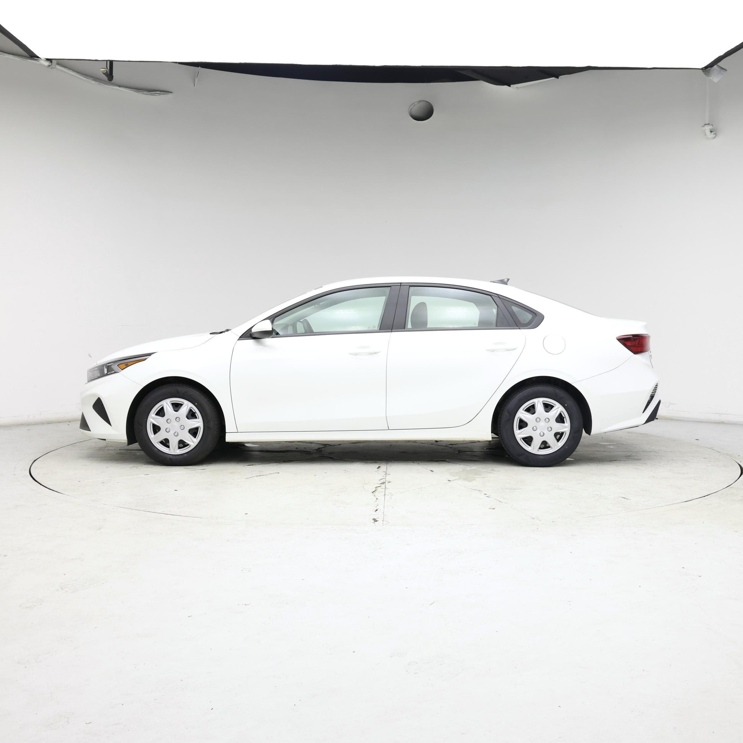 Thumbnail: 2023 Kia Forte - 3