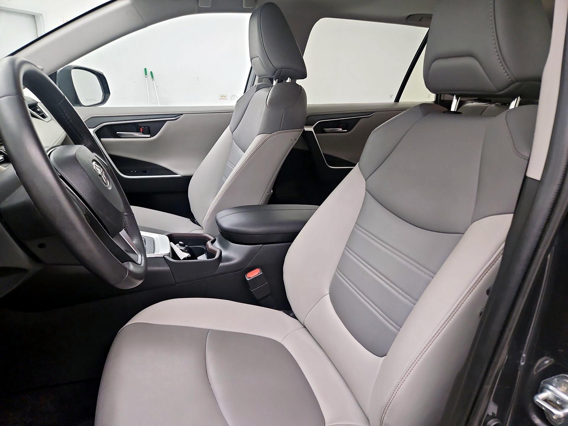 Thumbnail: 2020 Toyota RAV4 - 11