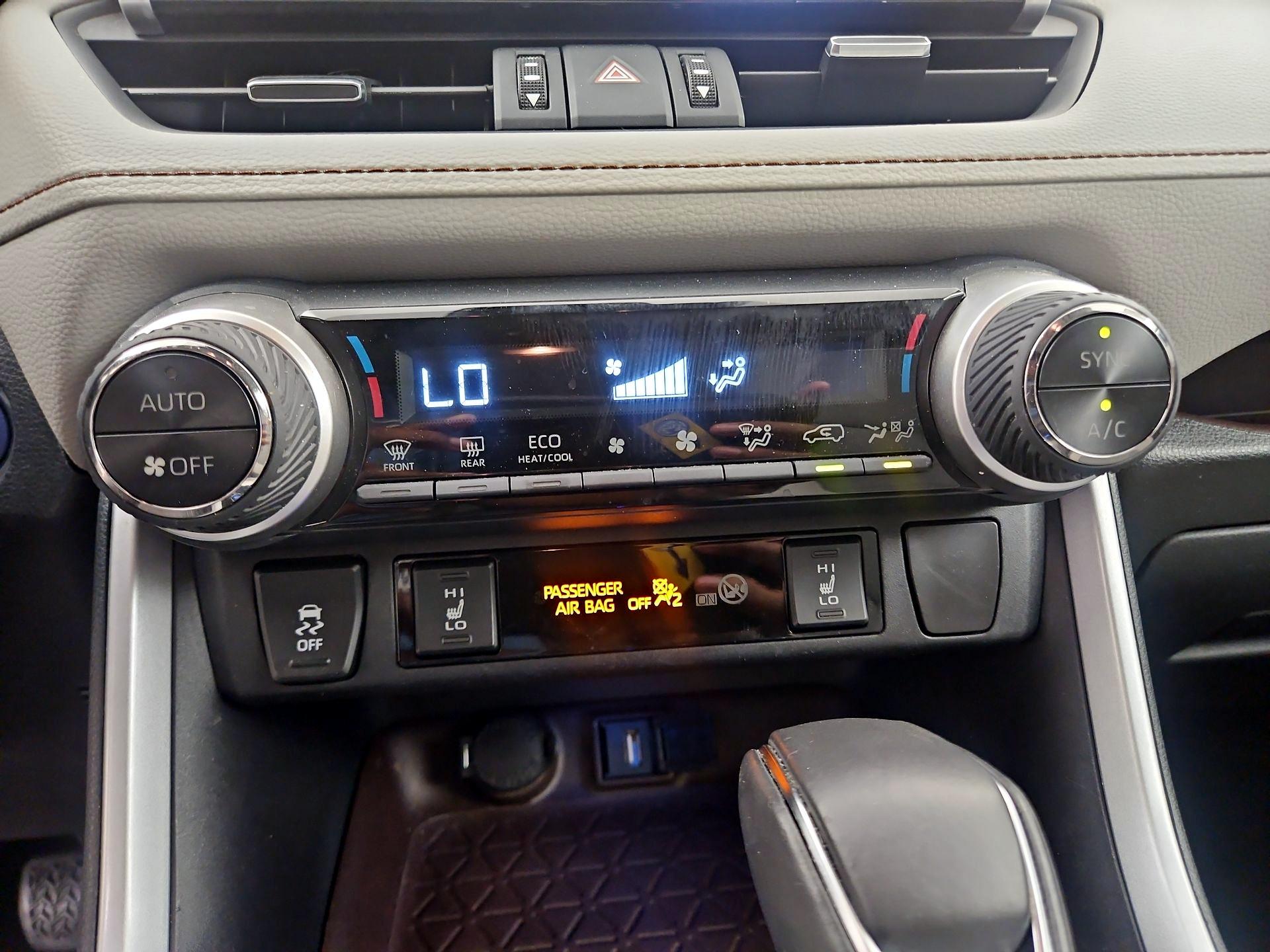 Thumbnail: 2020 Toyota RAV4 - 17
