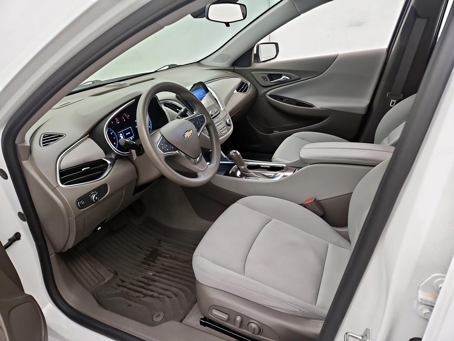 Thumbnail: 2020 Chevrolet Malibu - 11