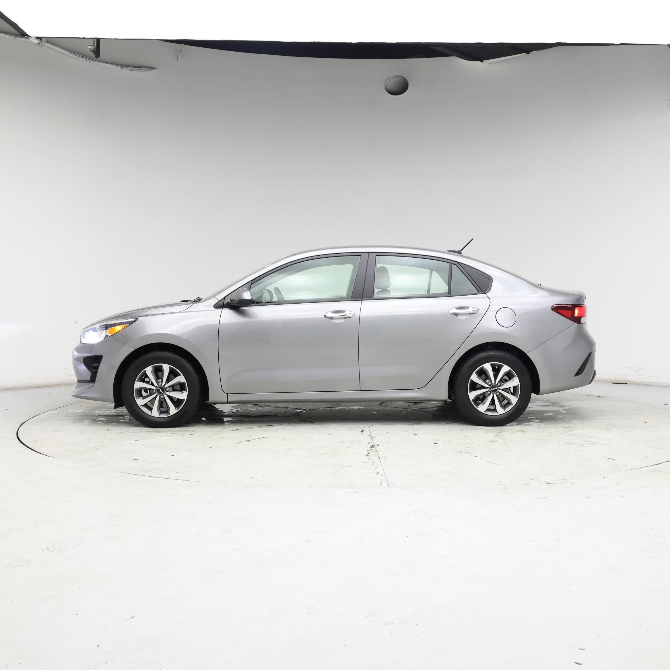 Thumbnail: 2022 Kia Rio - 3