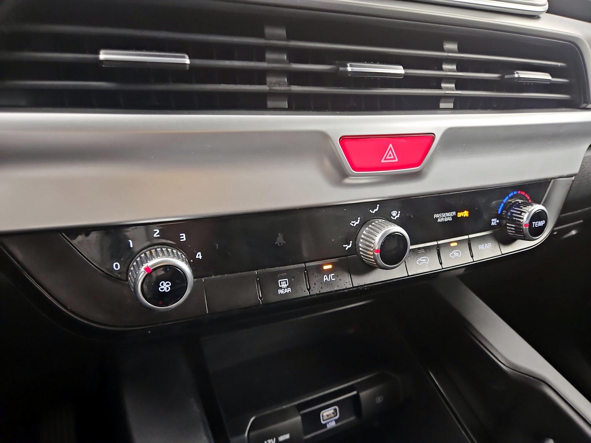 Thumbnail: 2020 Kia Telluride - 16