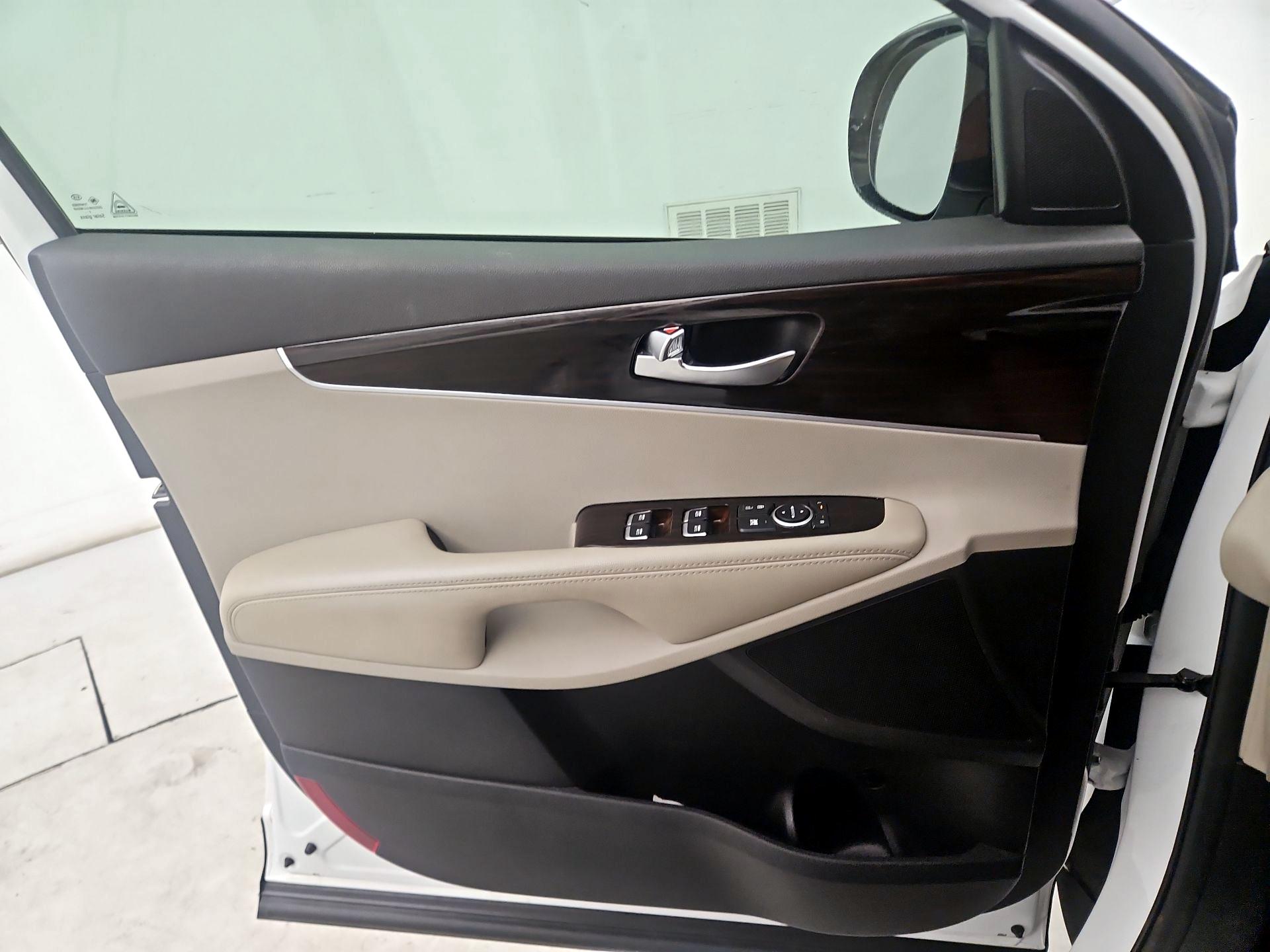 Thumbnail: 2020 Kia Sorento - 12
