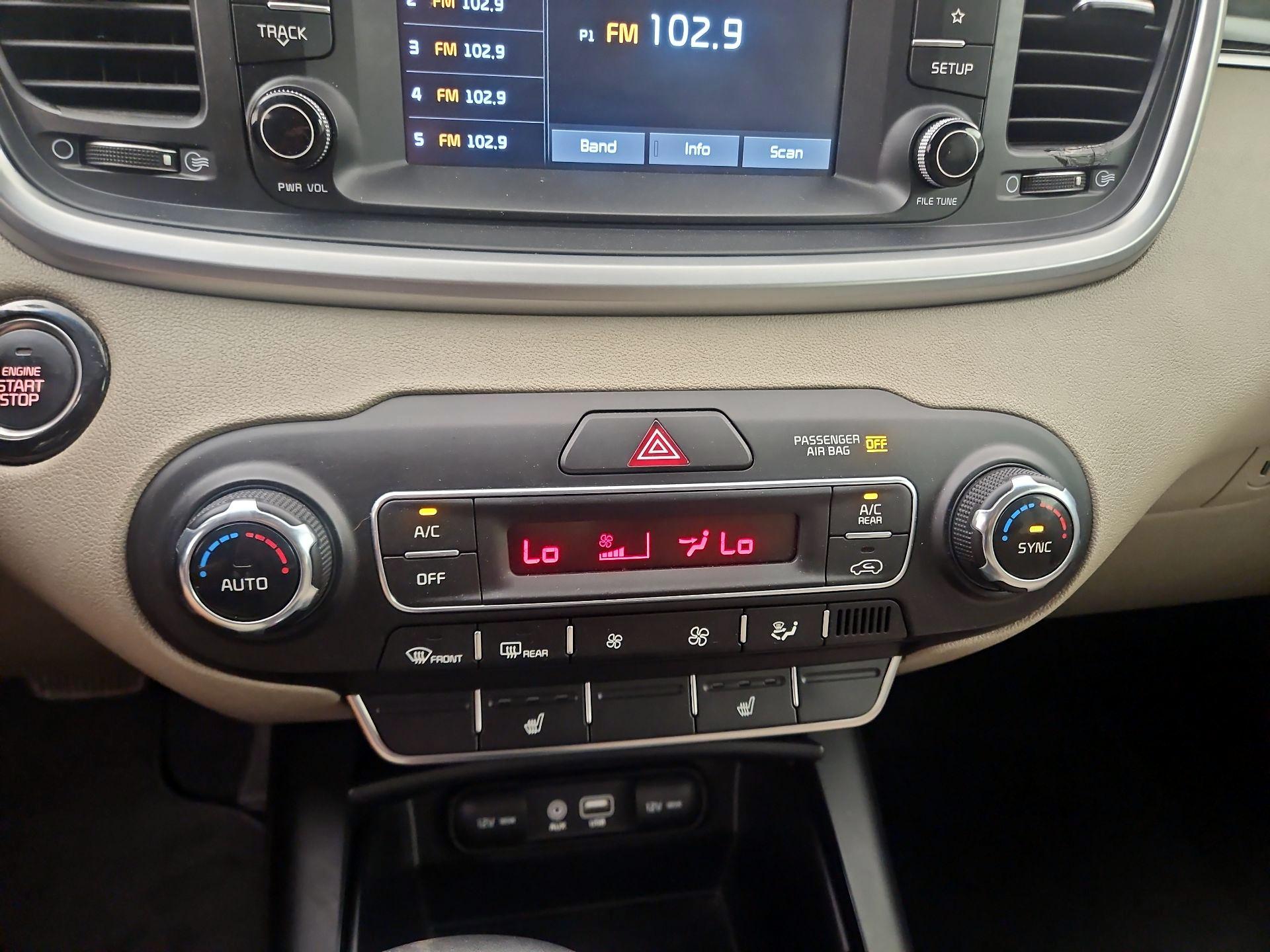 Thumbnail: 2020 Kia Sorento - 16
