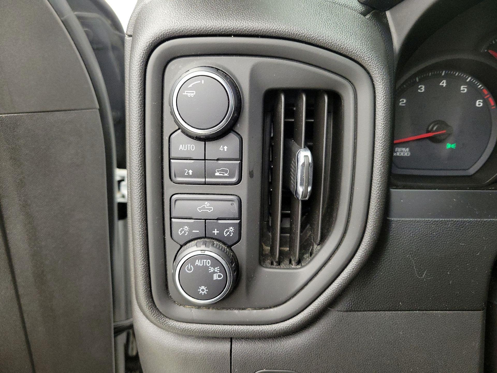 Thumbnail: 2019 Chevrolet Silverado 1500 - 13