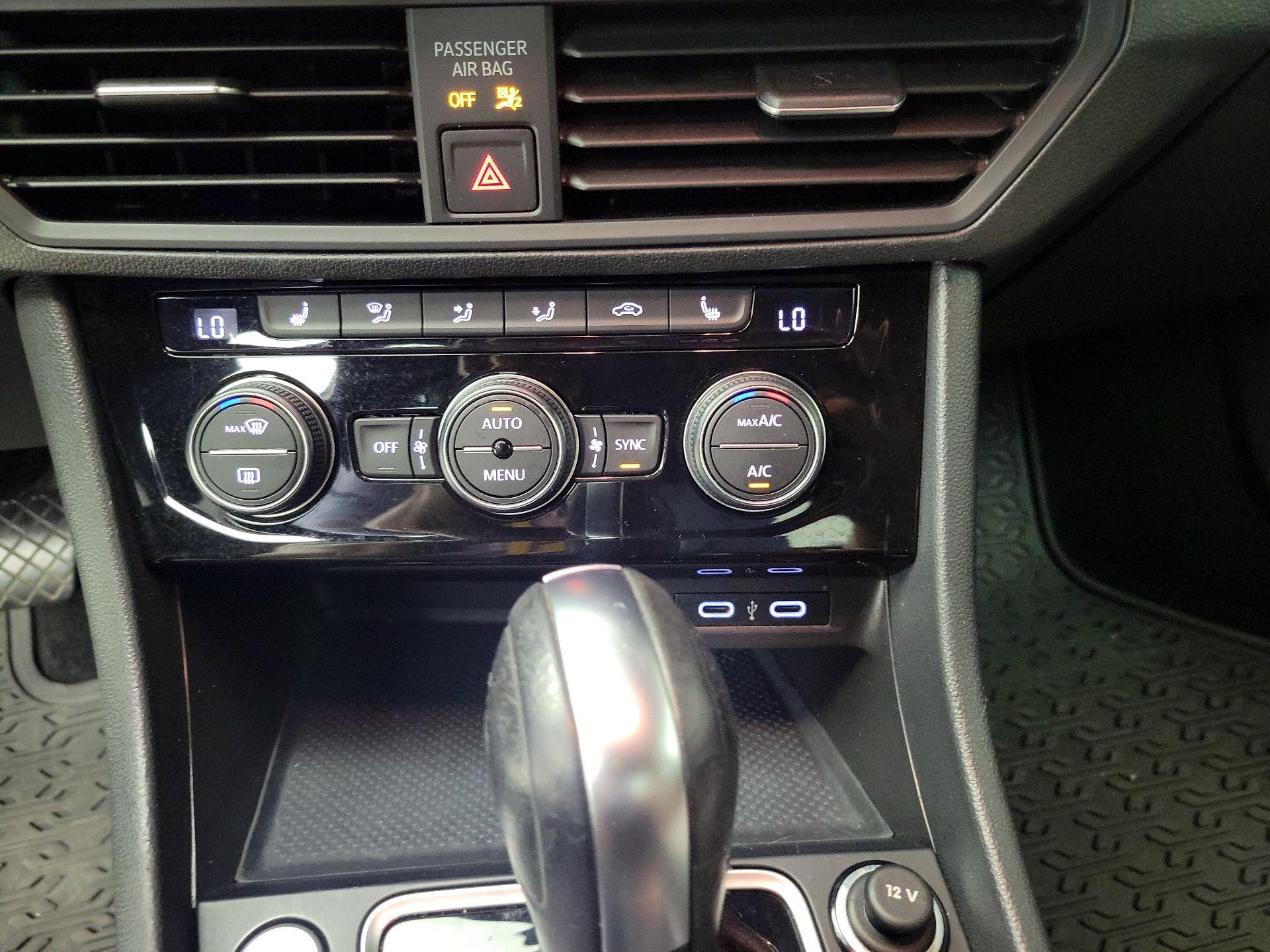 Thumbnail: 2020 Volkswagen Jetta - 16