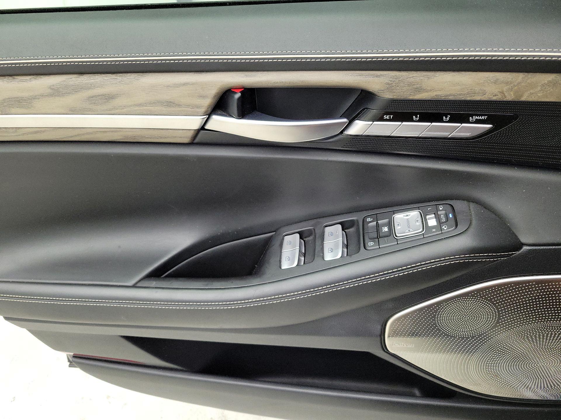 Thumbnail: 2021 Genesis G90 - 12