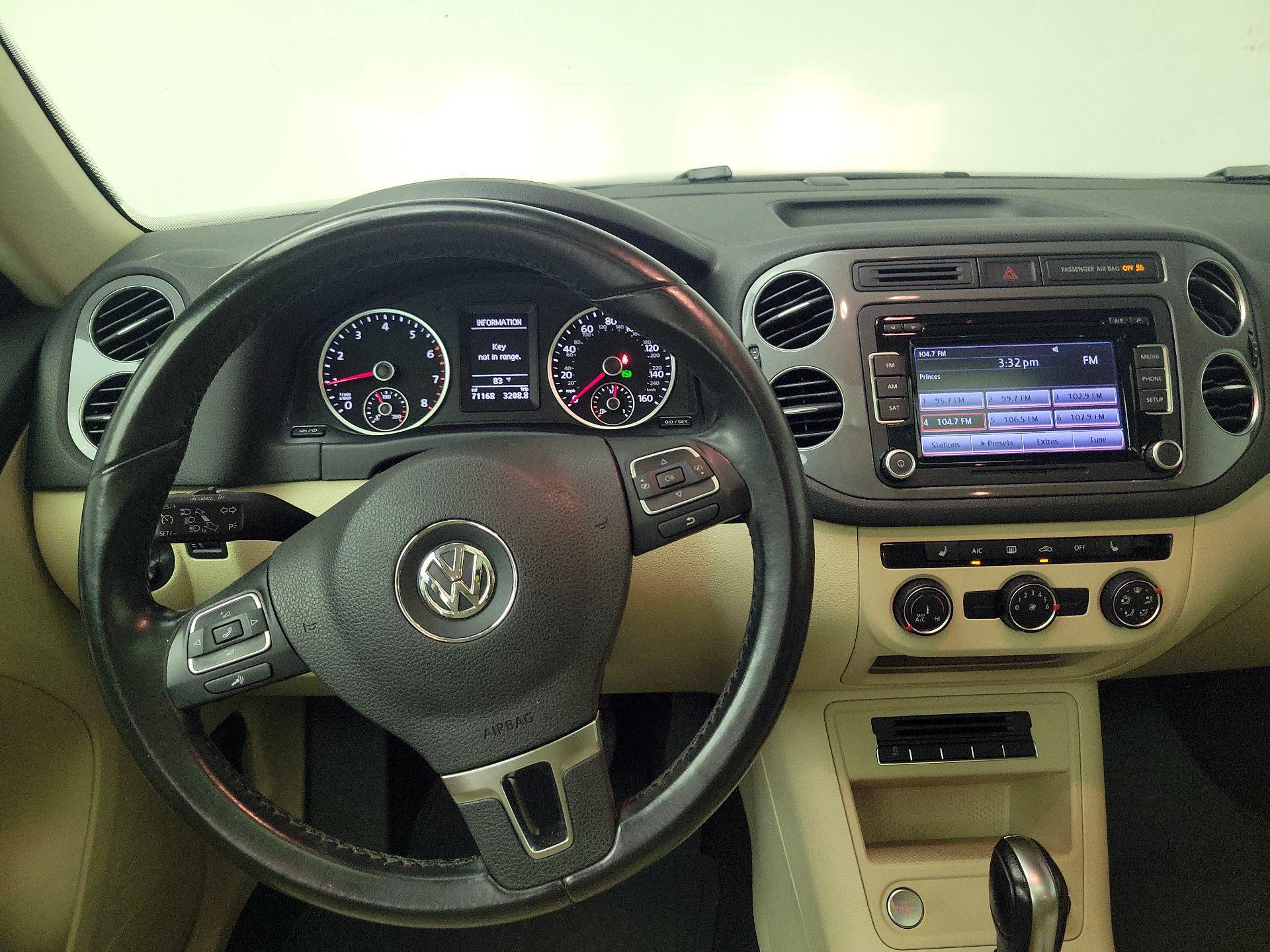 Thumbnail: 2015 Volkswagen Tiguan - 10