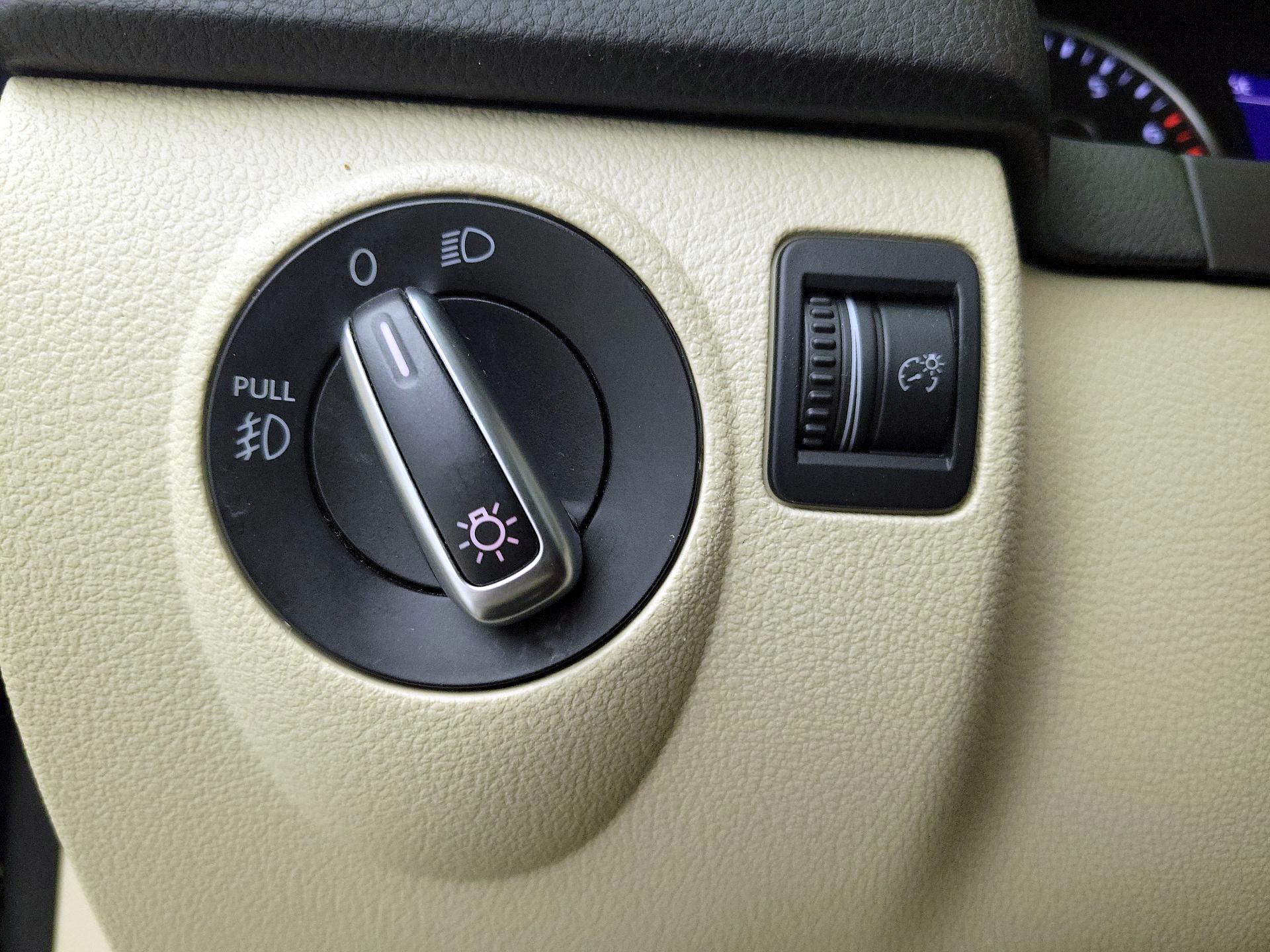 Thumbnail: 2015 Volkswagen Tiguan - 13